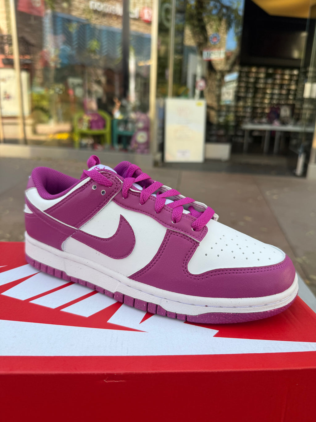Dunk is hot Fushia