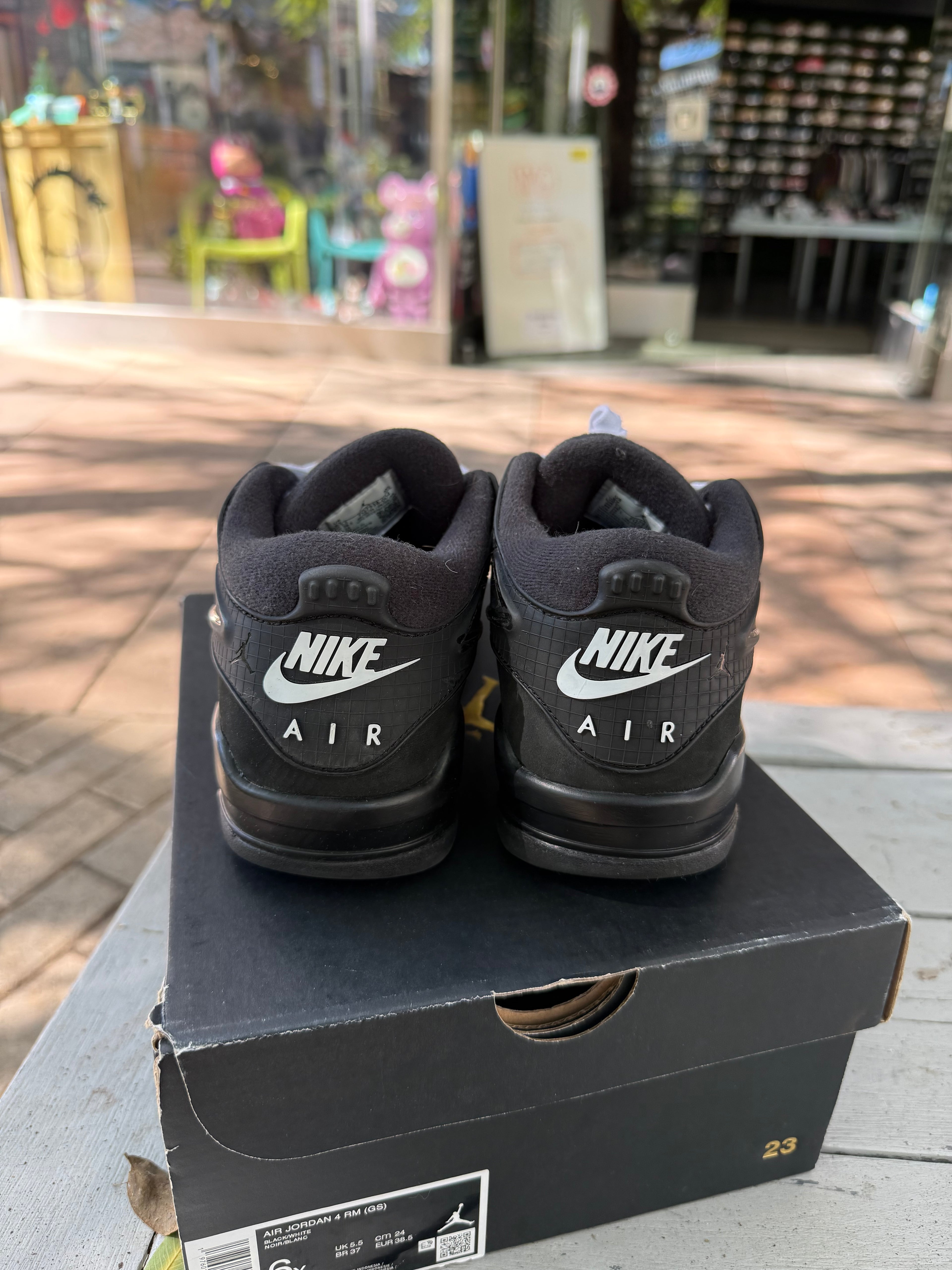 Jordan 4 RM black cat