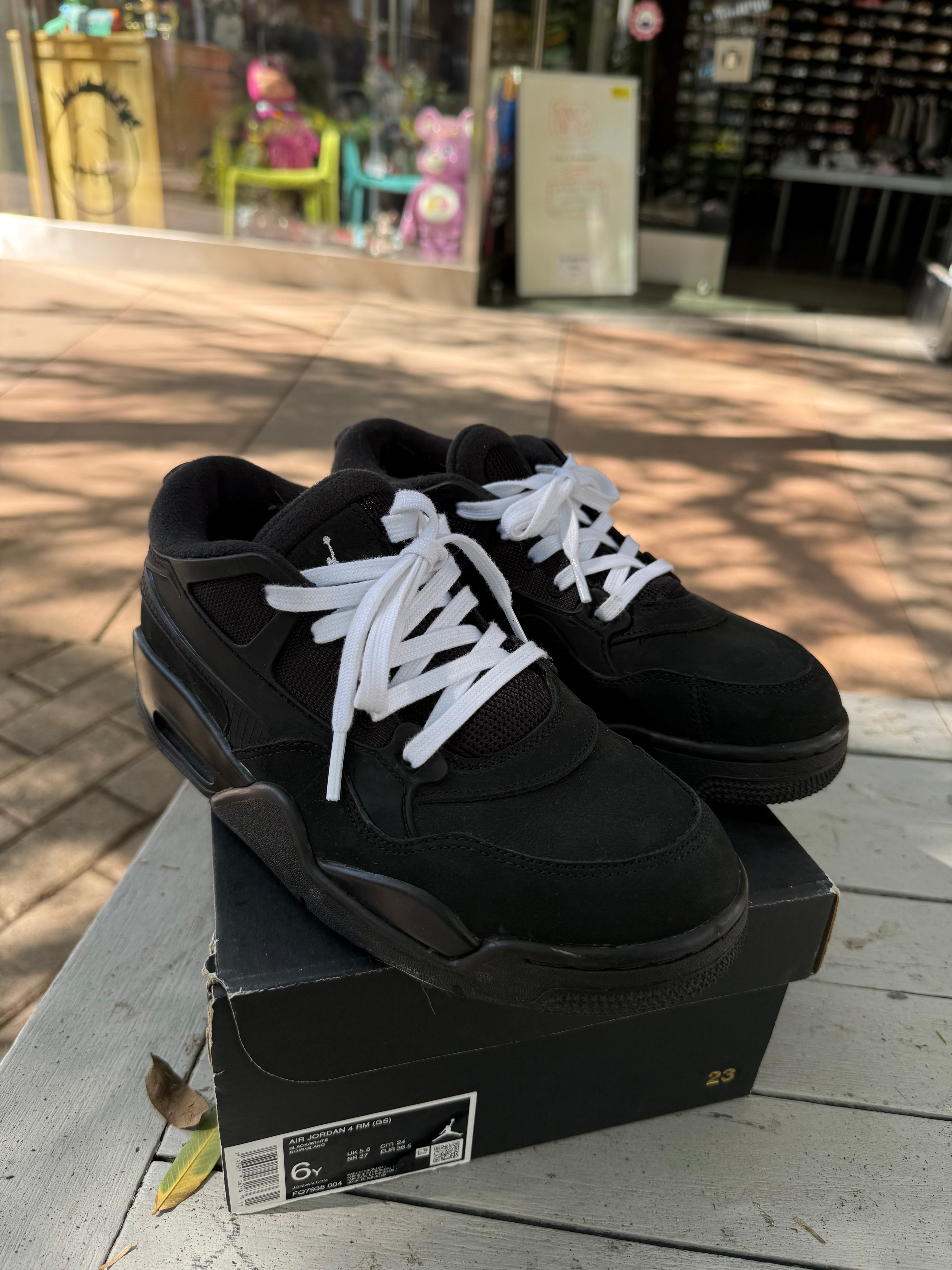 Jordan 4 RM black cat