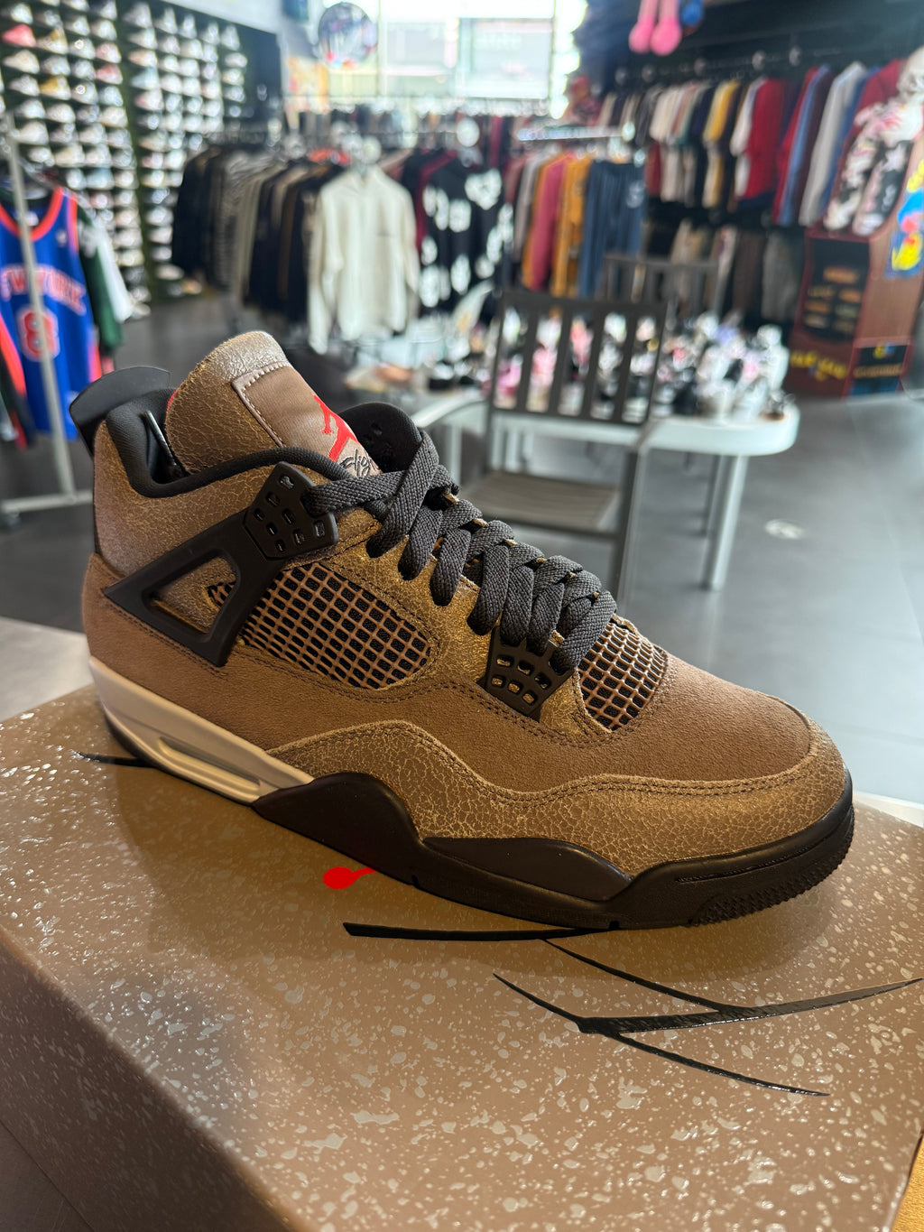 Jordan 4 taupe