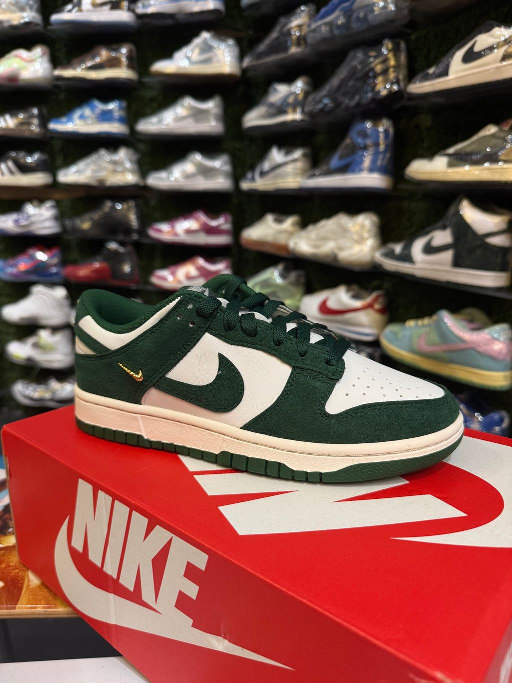 Nike dunk low green gold mini swoosh