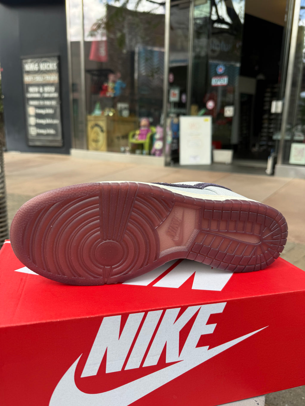 Dunk low dark raisin
