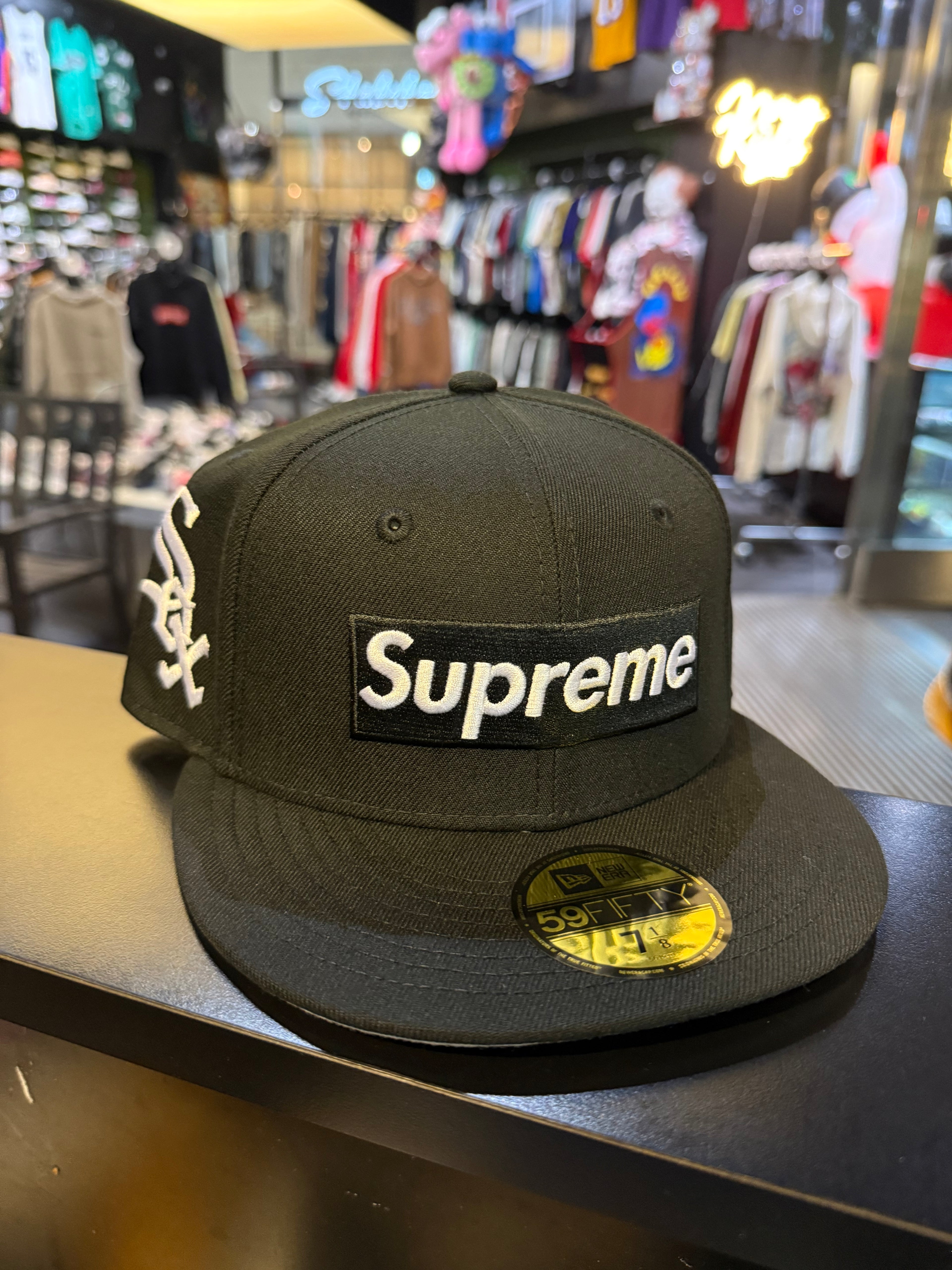 Supreme white Sox fitted
