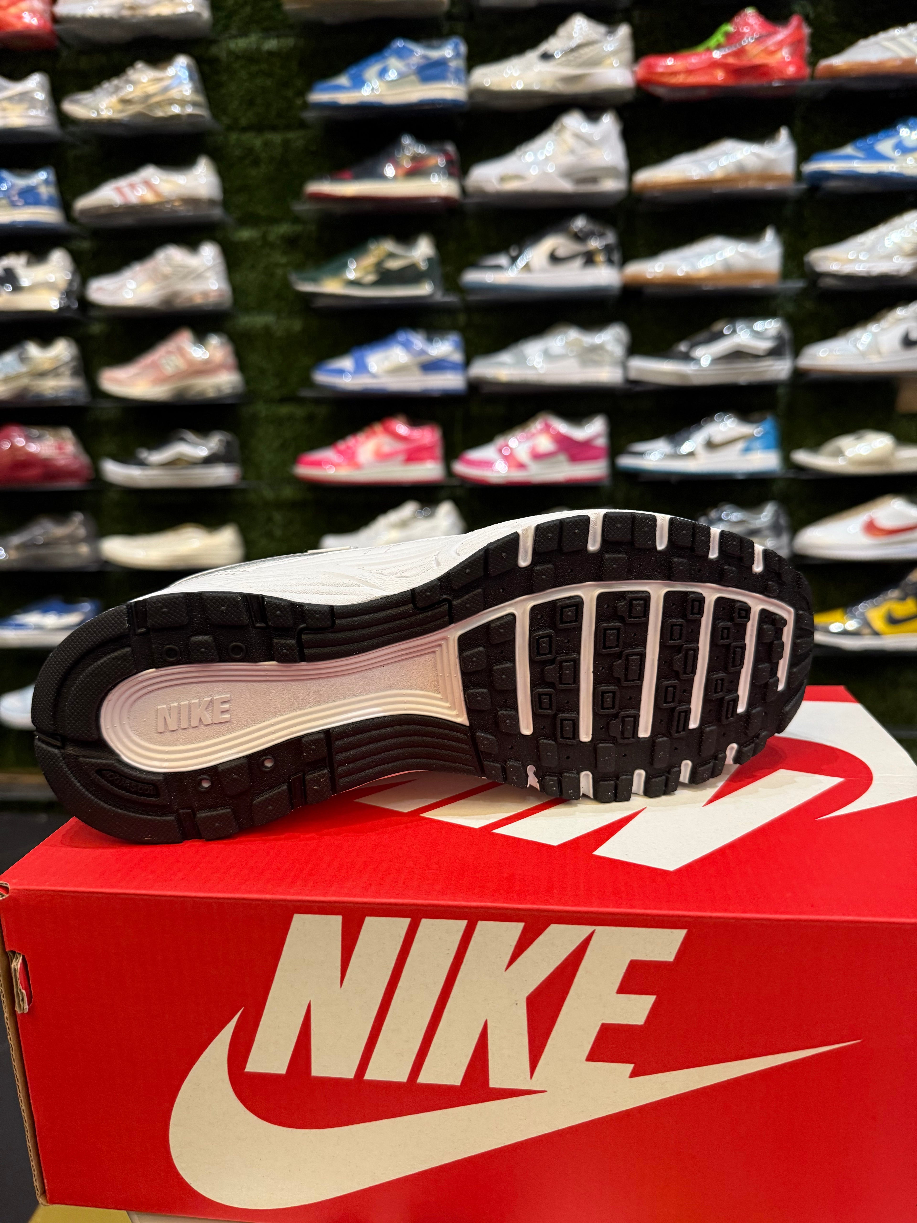 Nike platinum