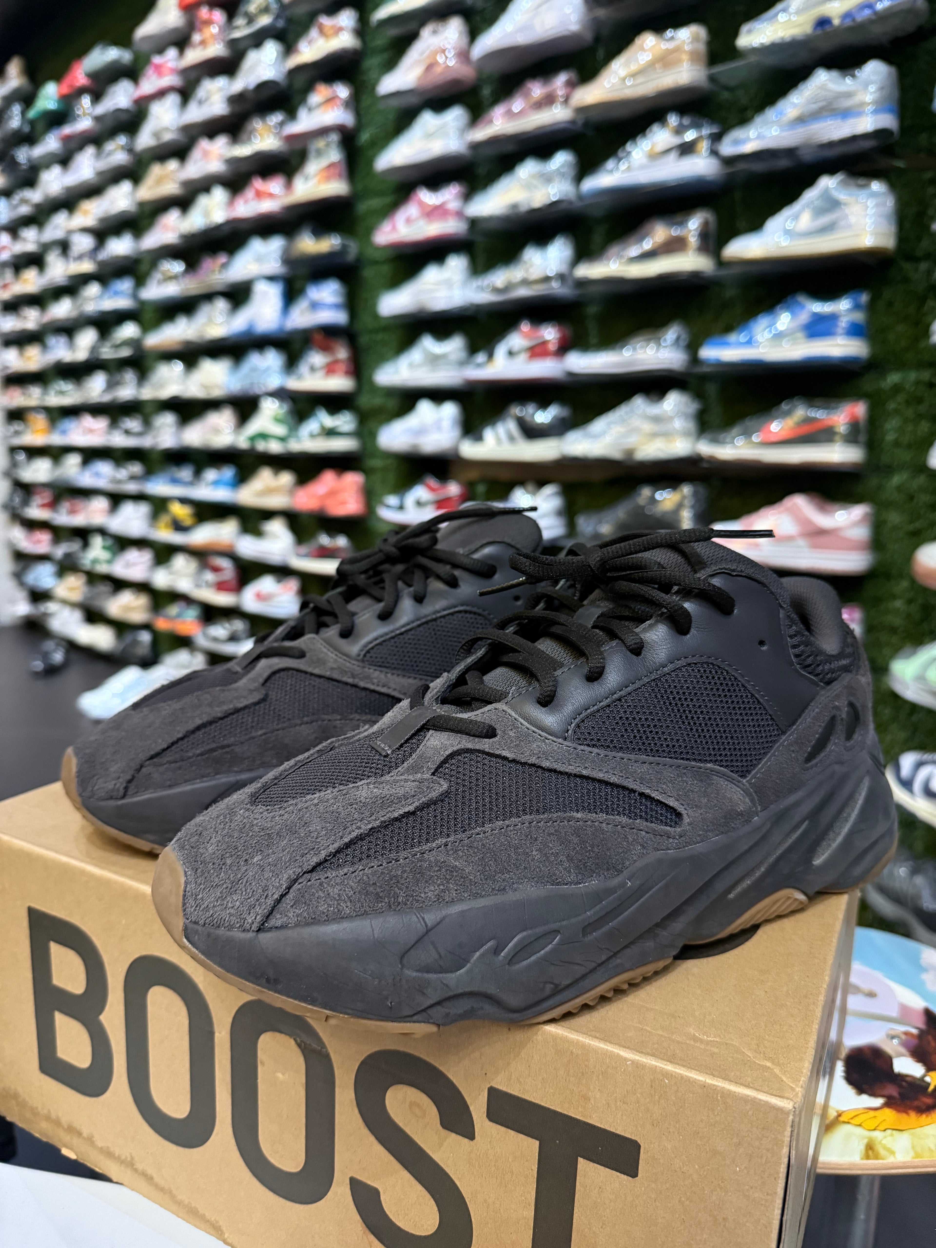 Yeezy 700 utility black
