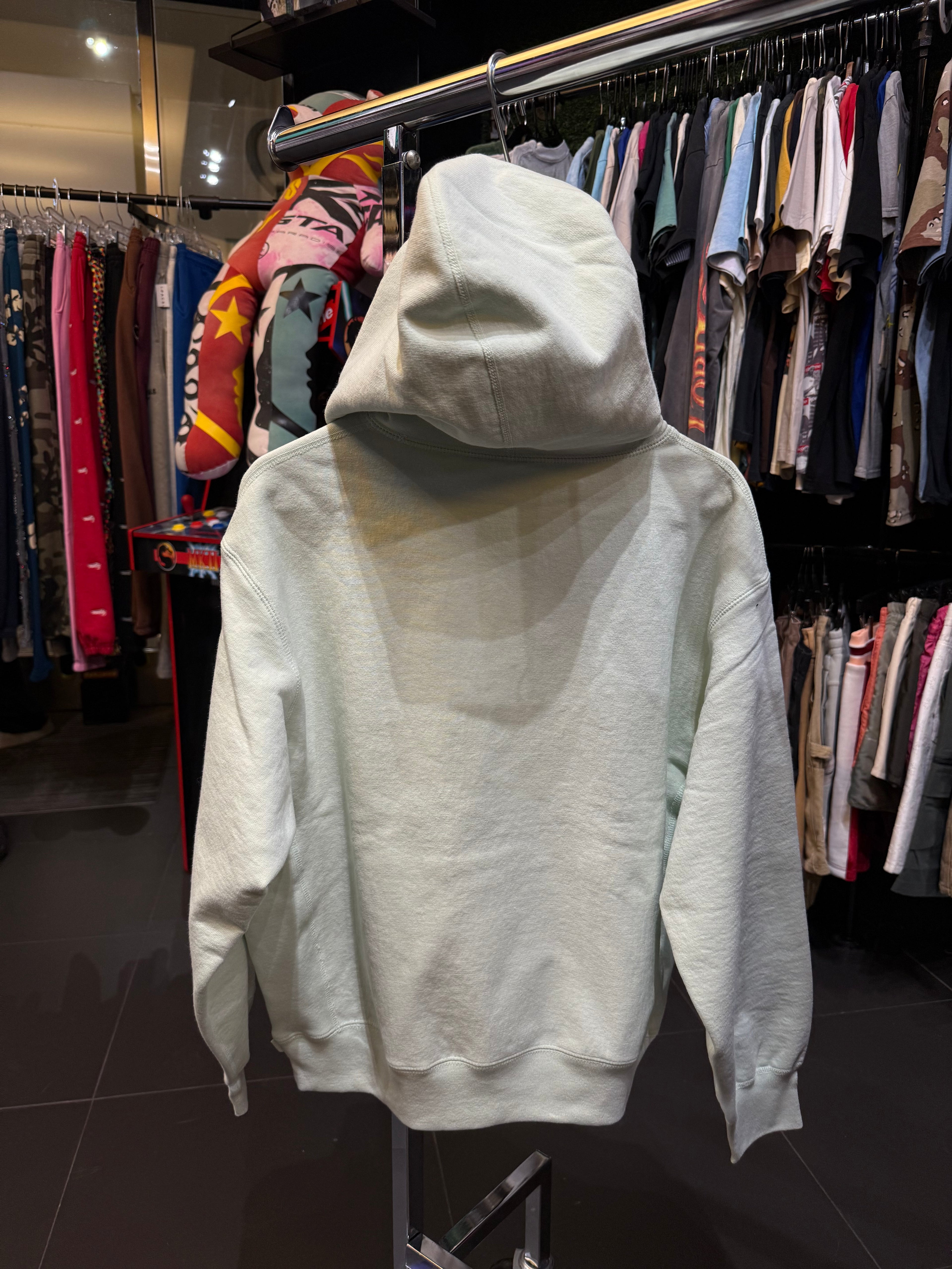 Supreme mint box logo