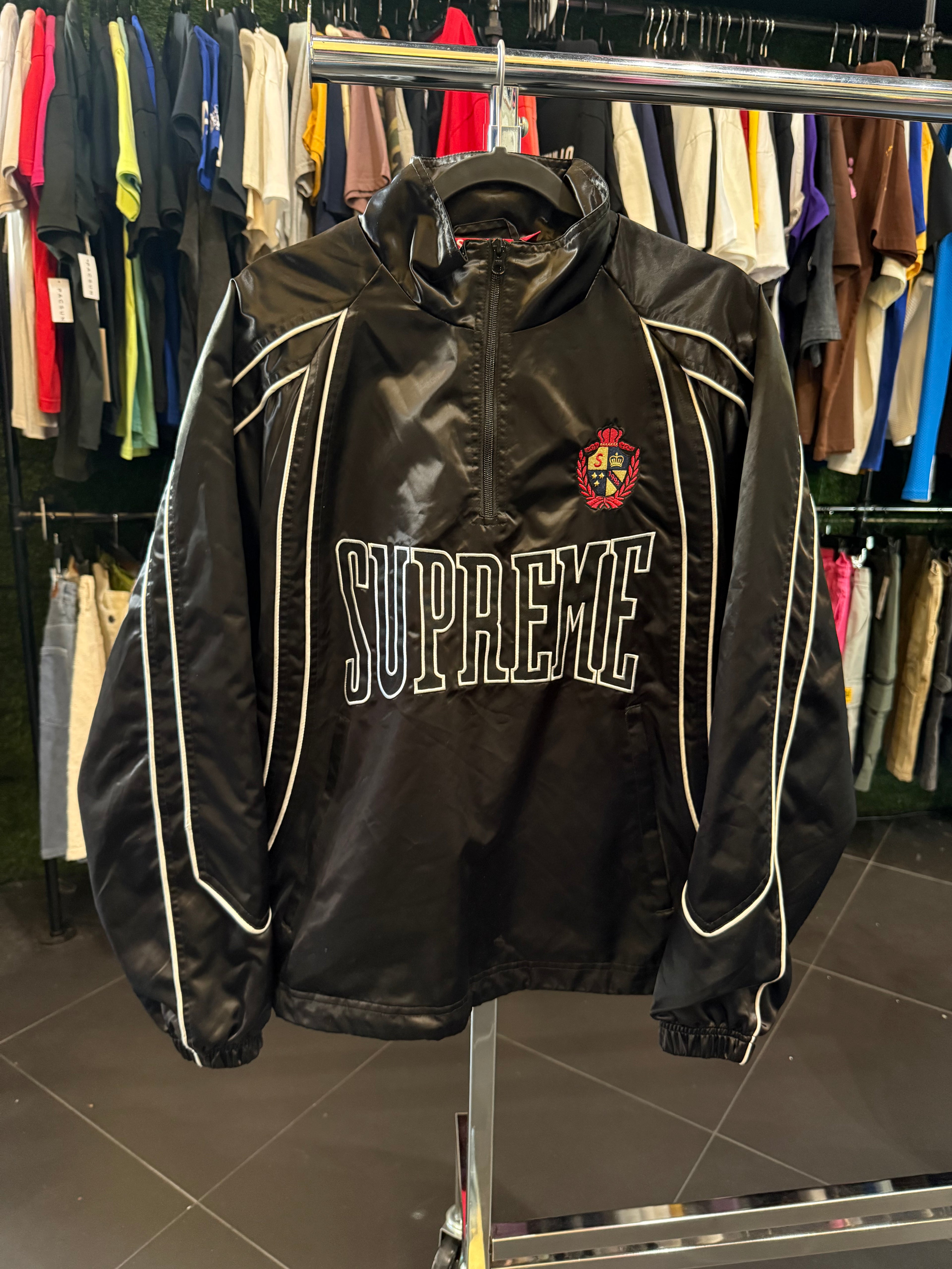 Supreme satin piping pull over in black