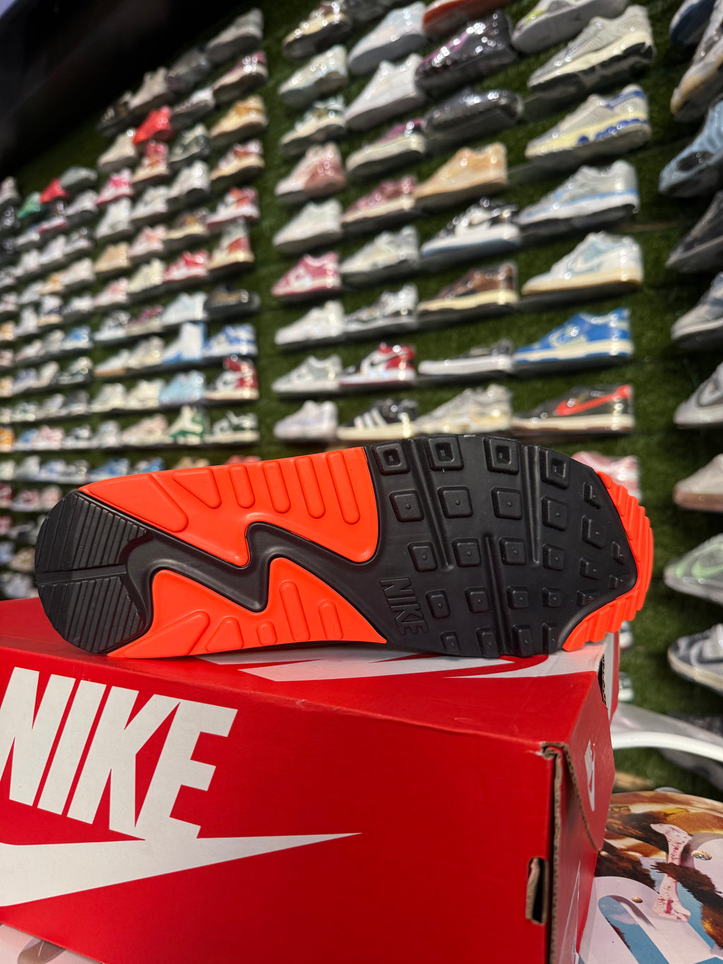 Airmax hyper crimson