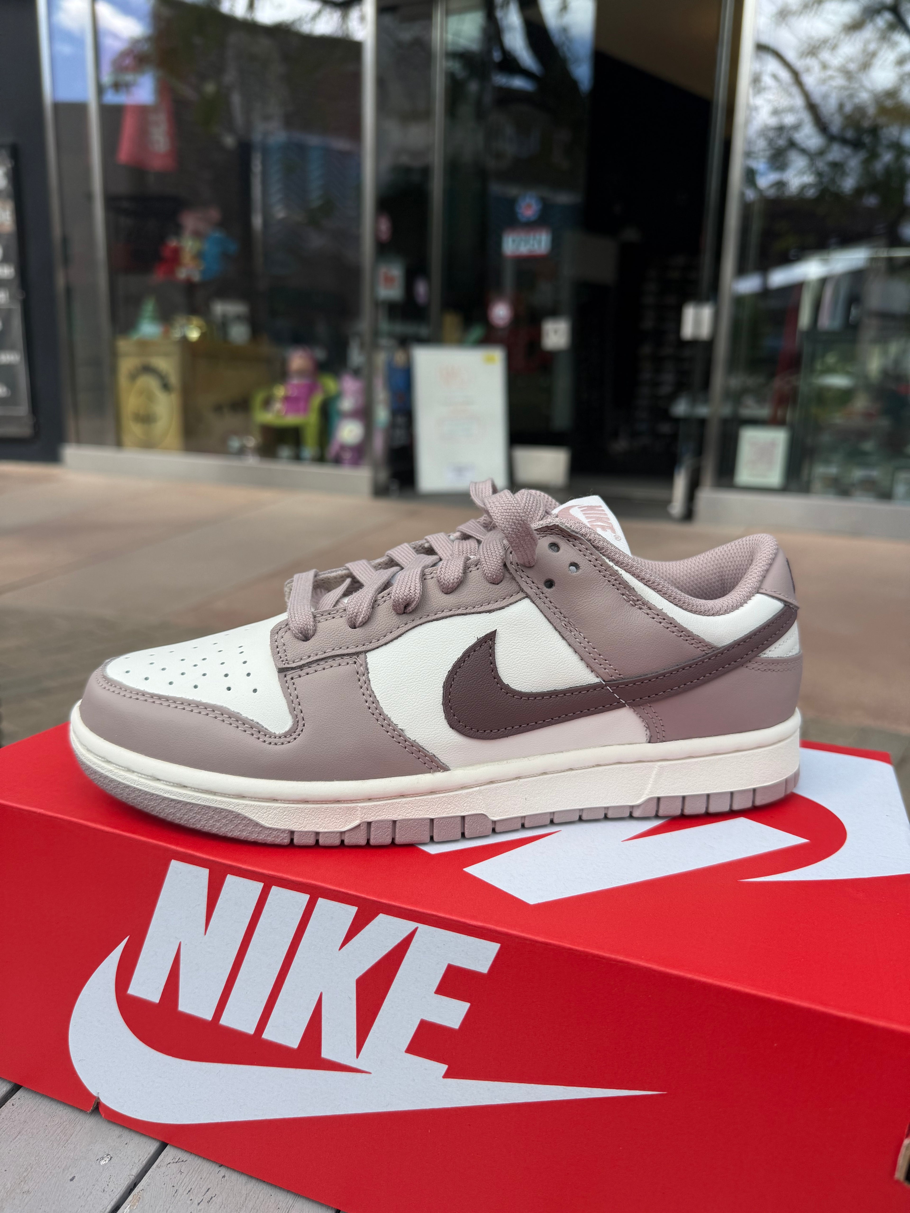 Dunk low plum eclipse