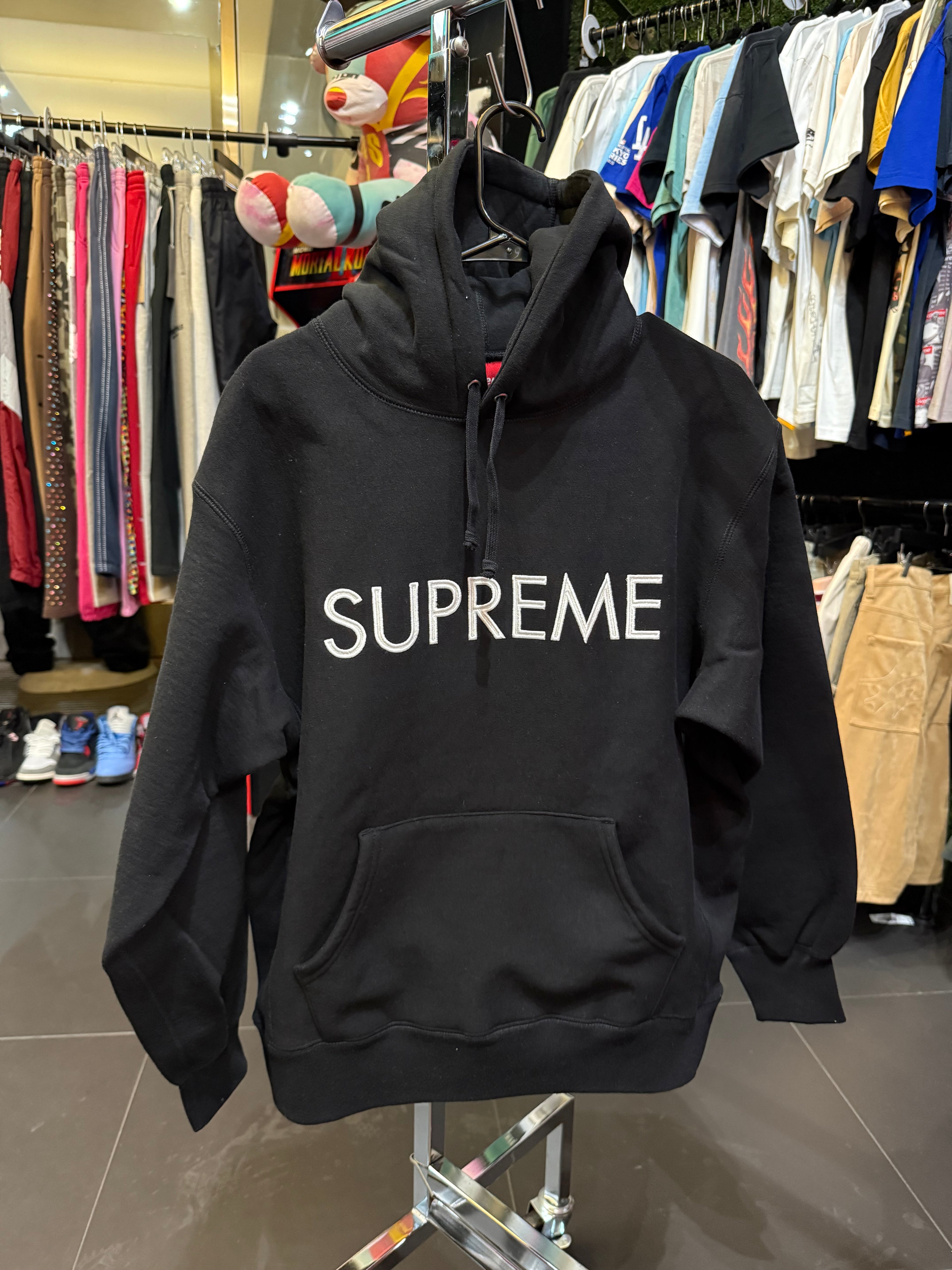 Supreme capital logo print