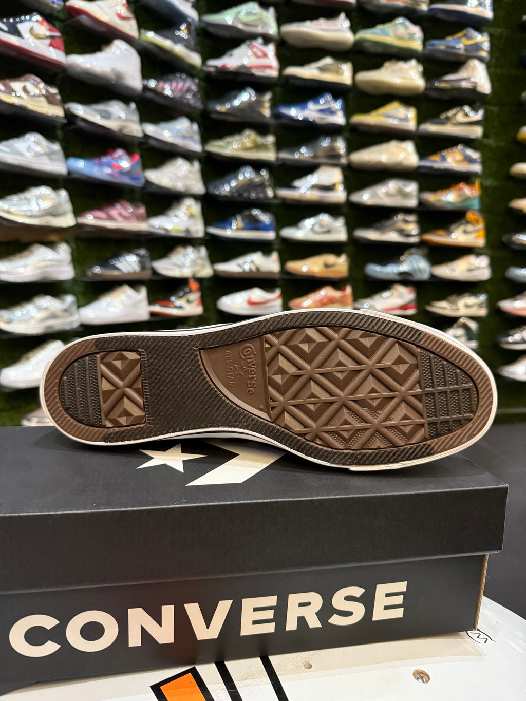 Converse low