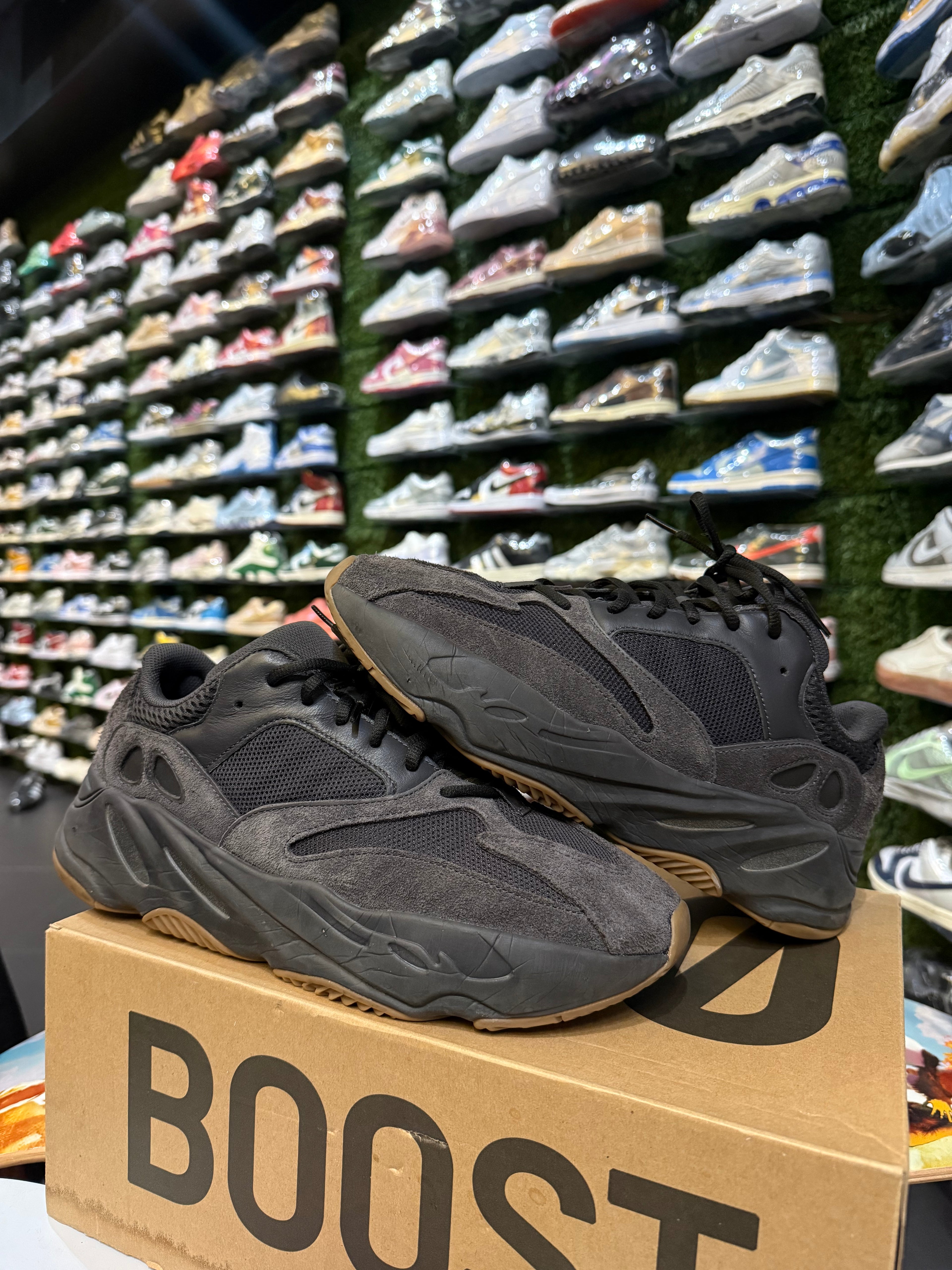 Yeezy 700 utility black