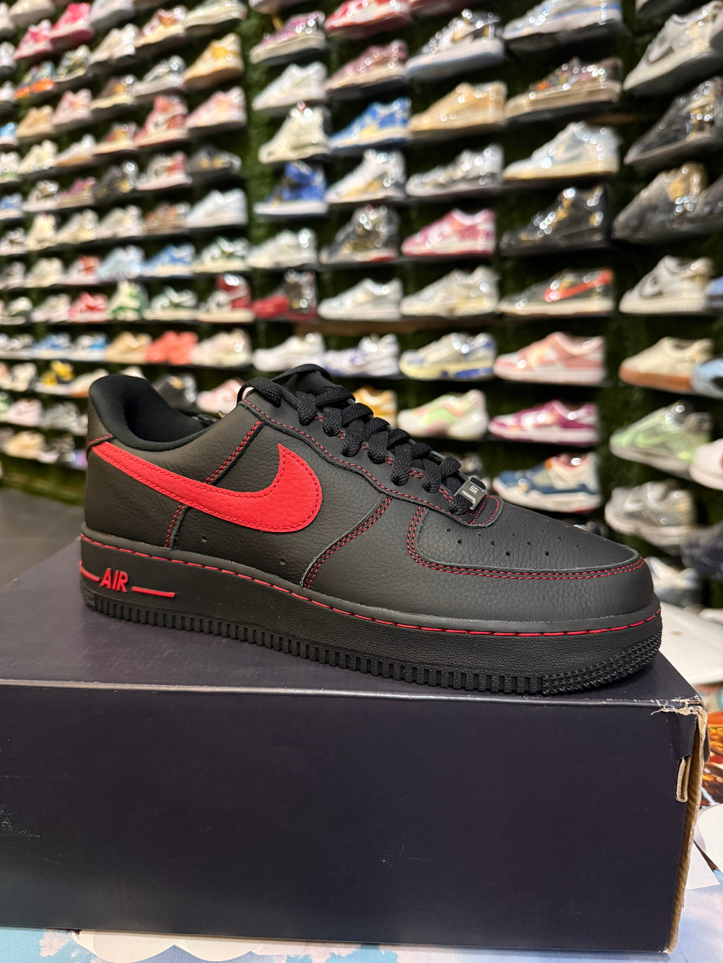 Nike Air Force 1 bred