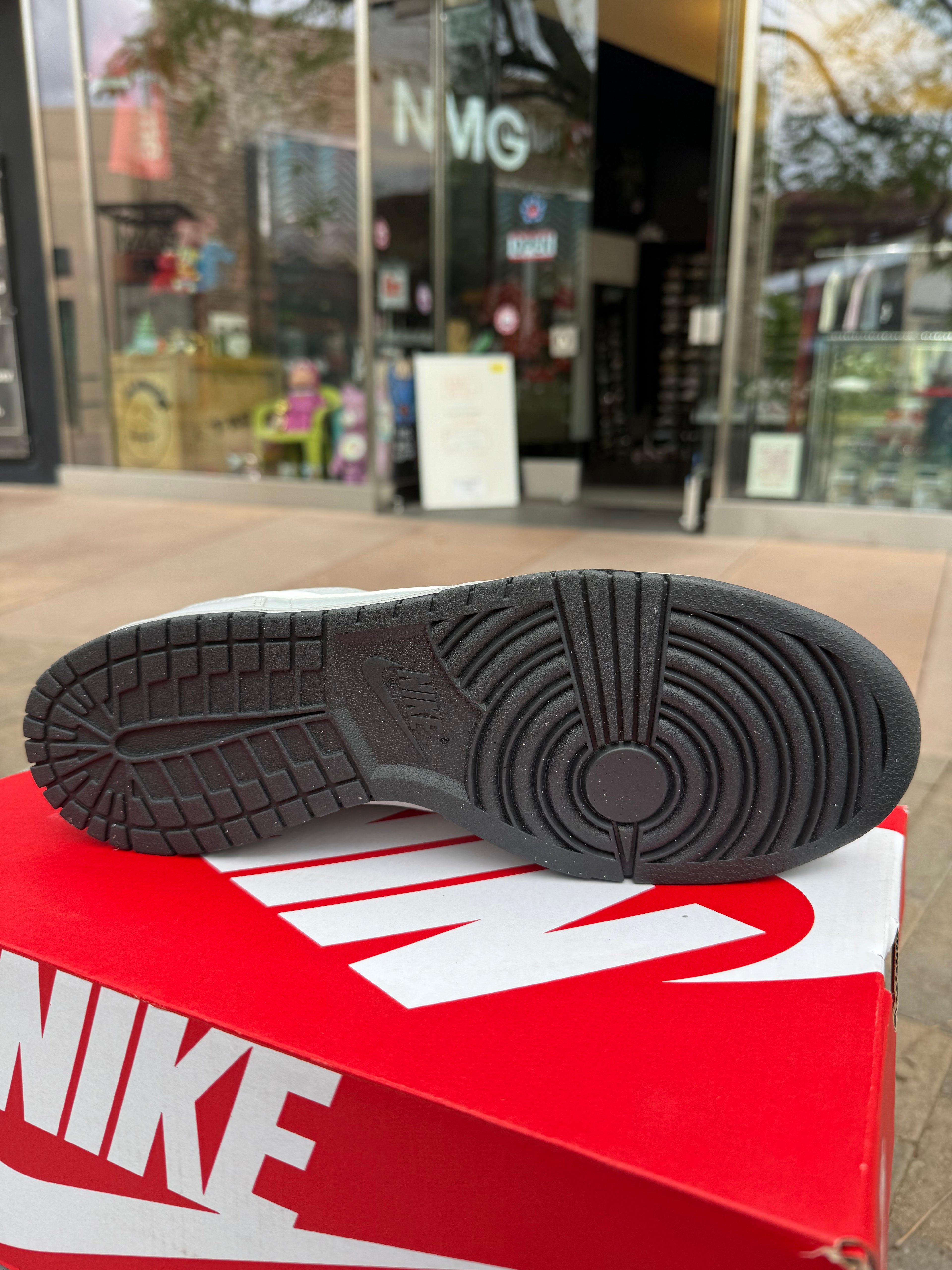 Nike big low