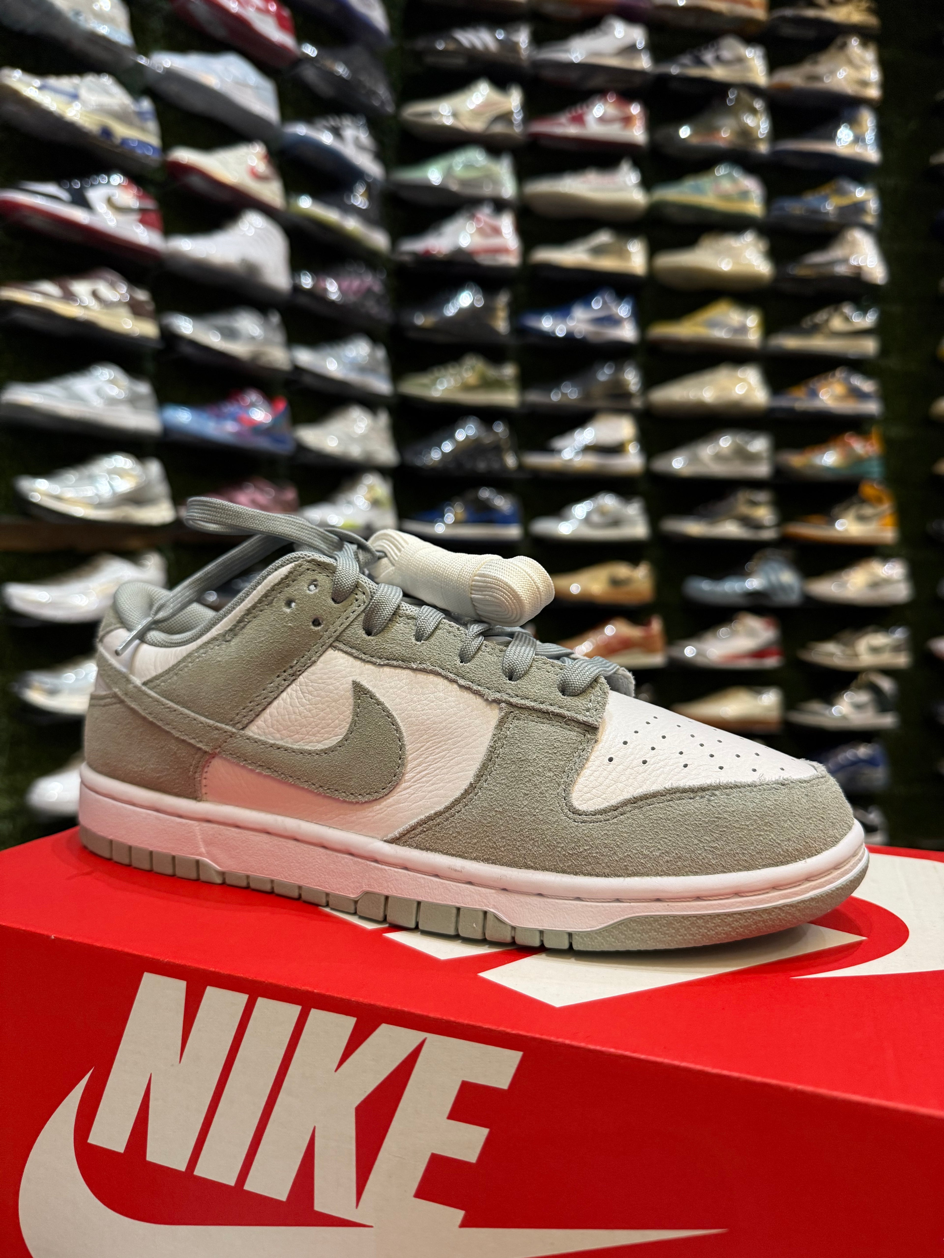Dunk low light pumice