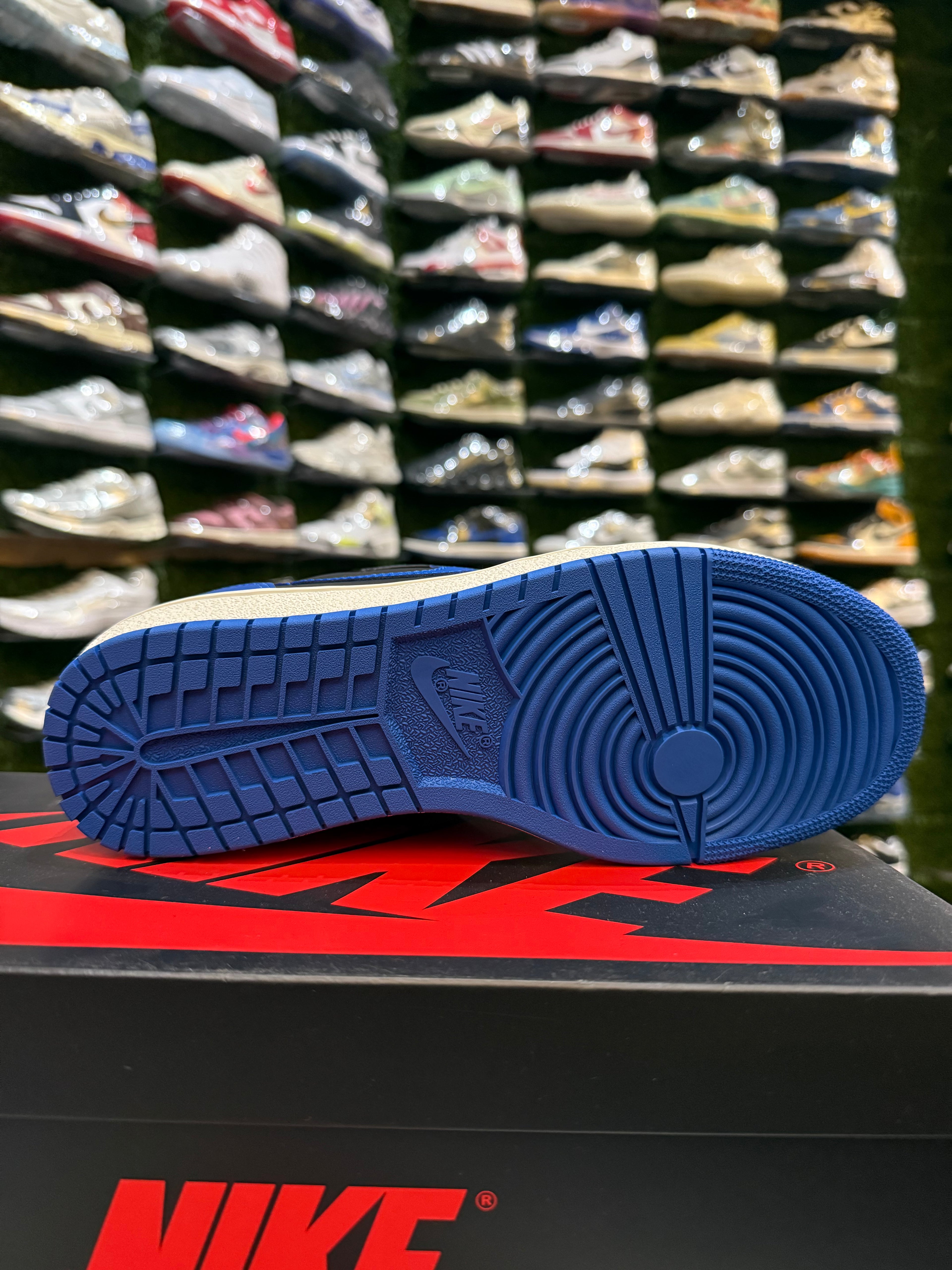 Jordan 1 low royal