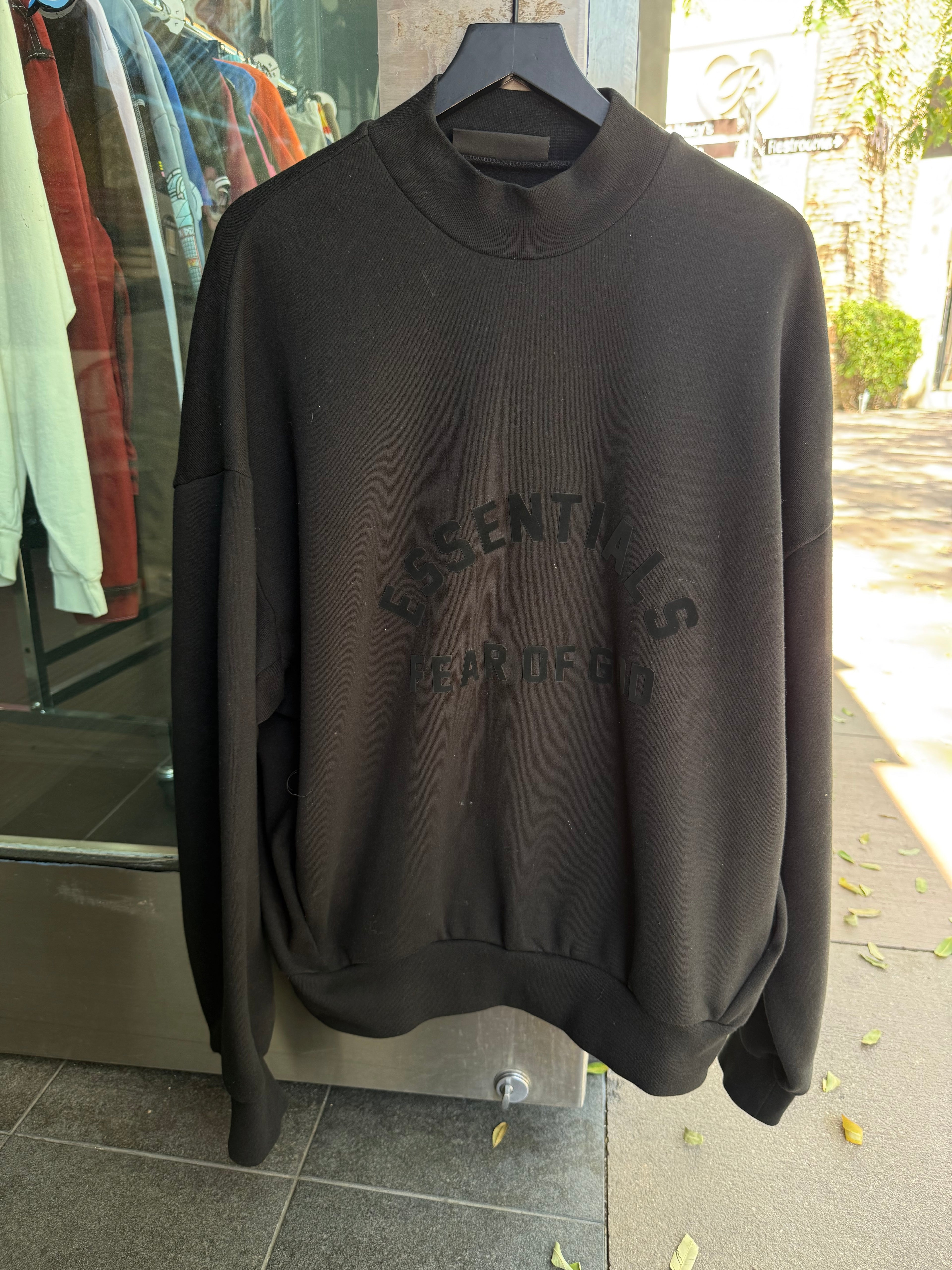 Essentials Black Crew