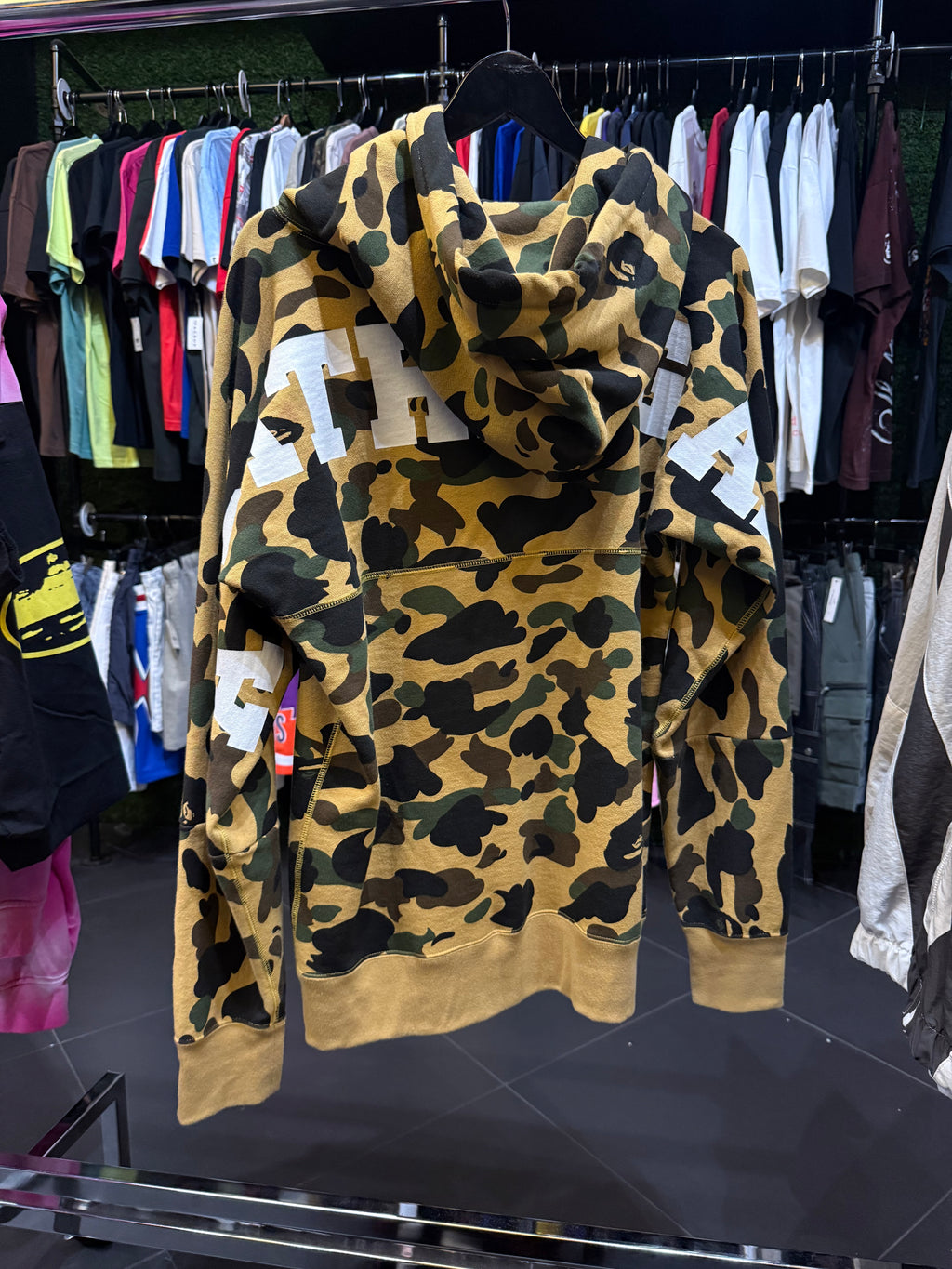 Bape pull over