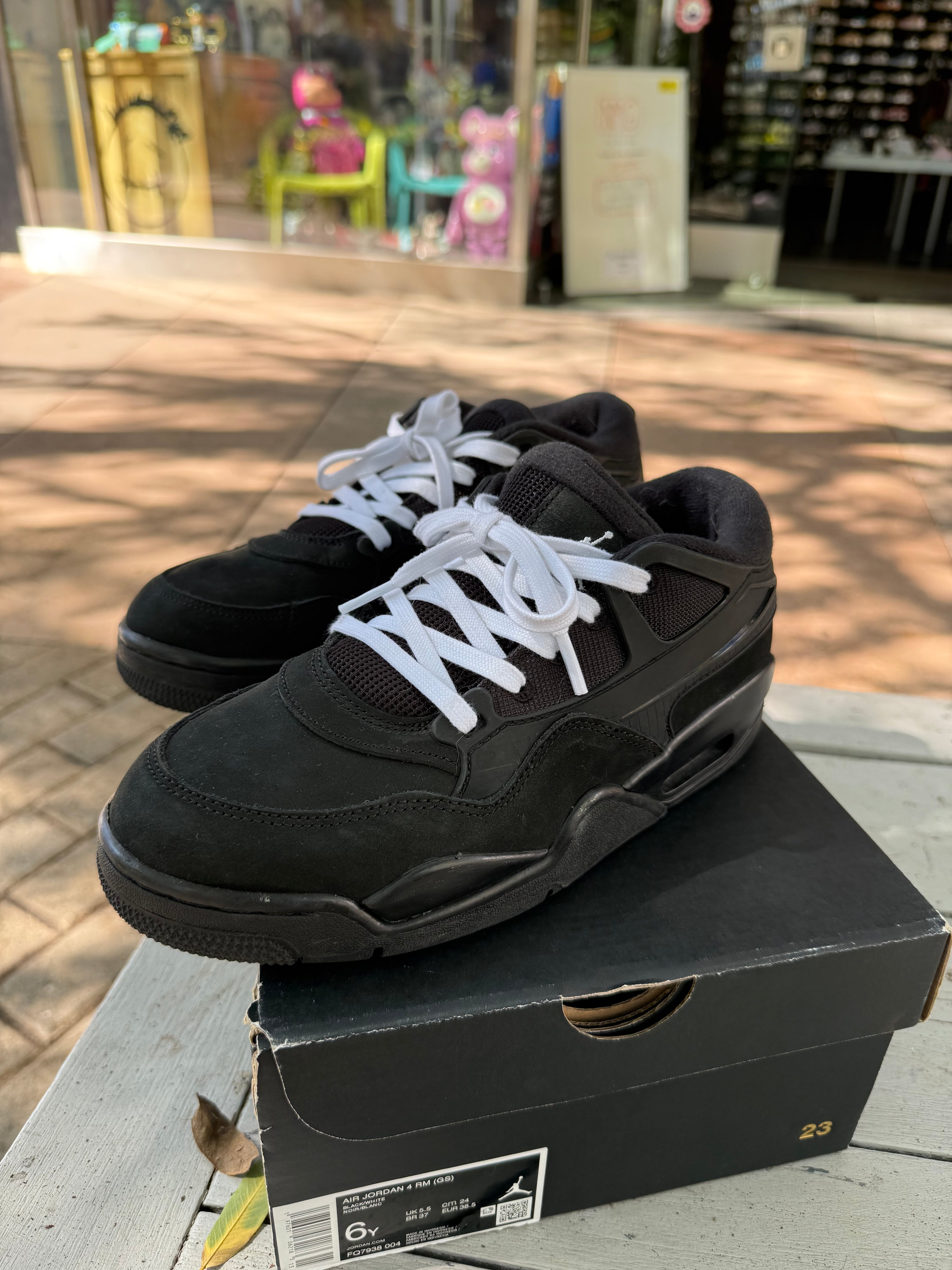 Jordan 4 RM black cat