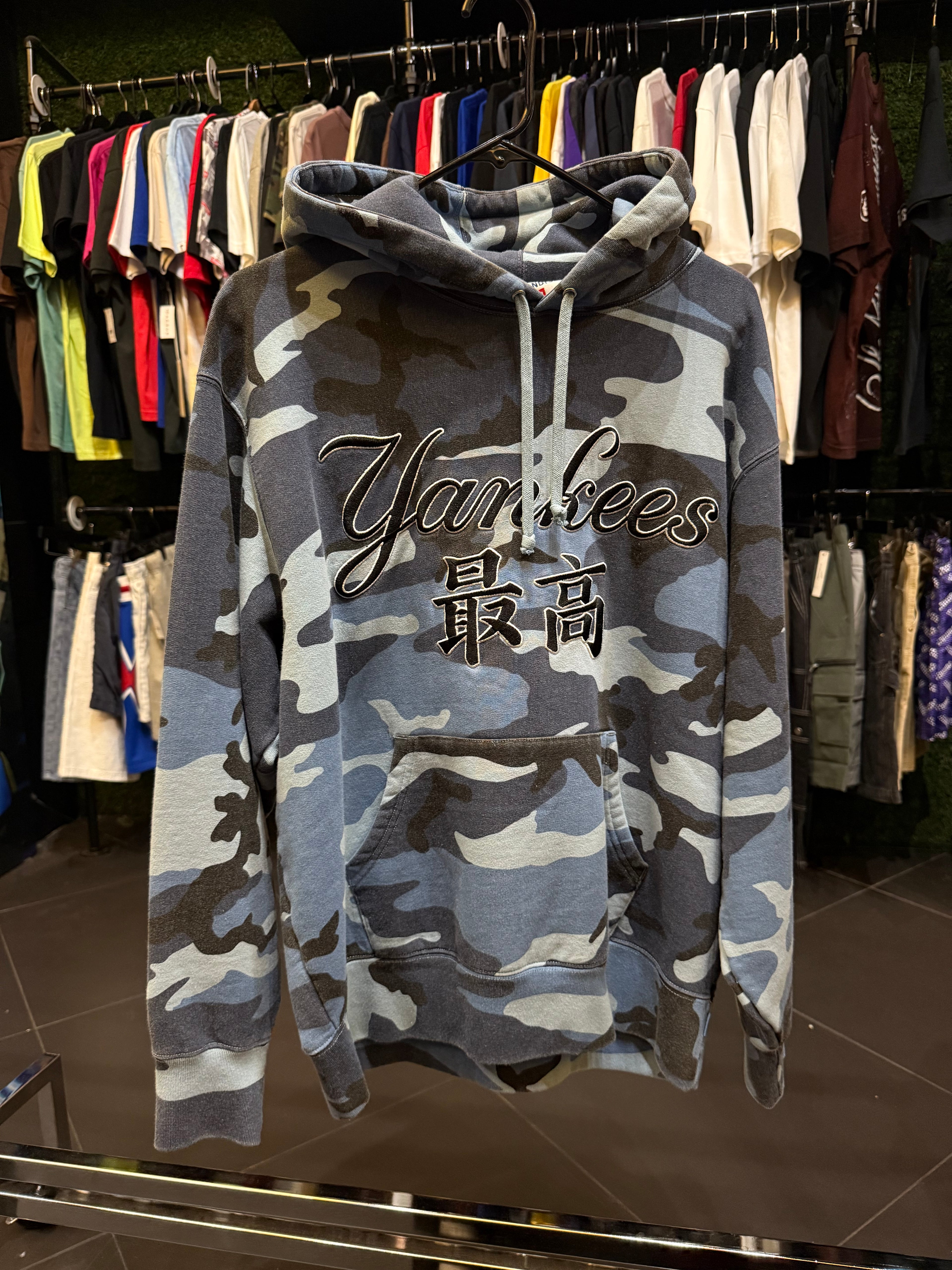 Yankees supreme camo pull over