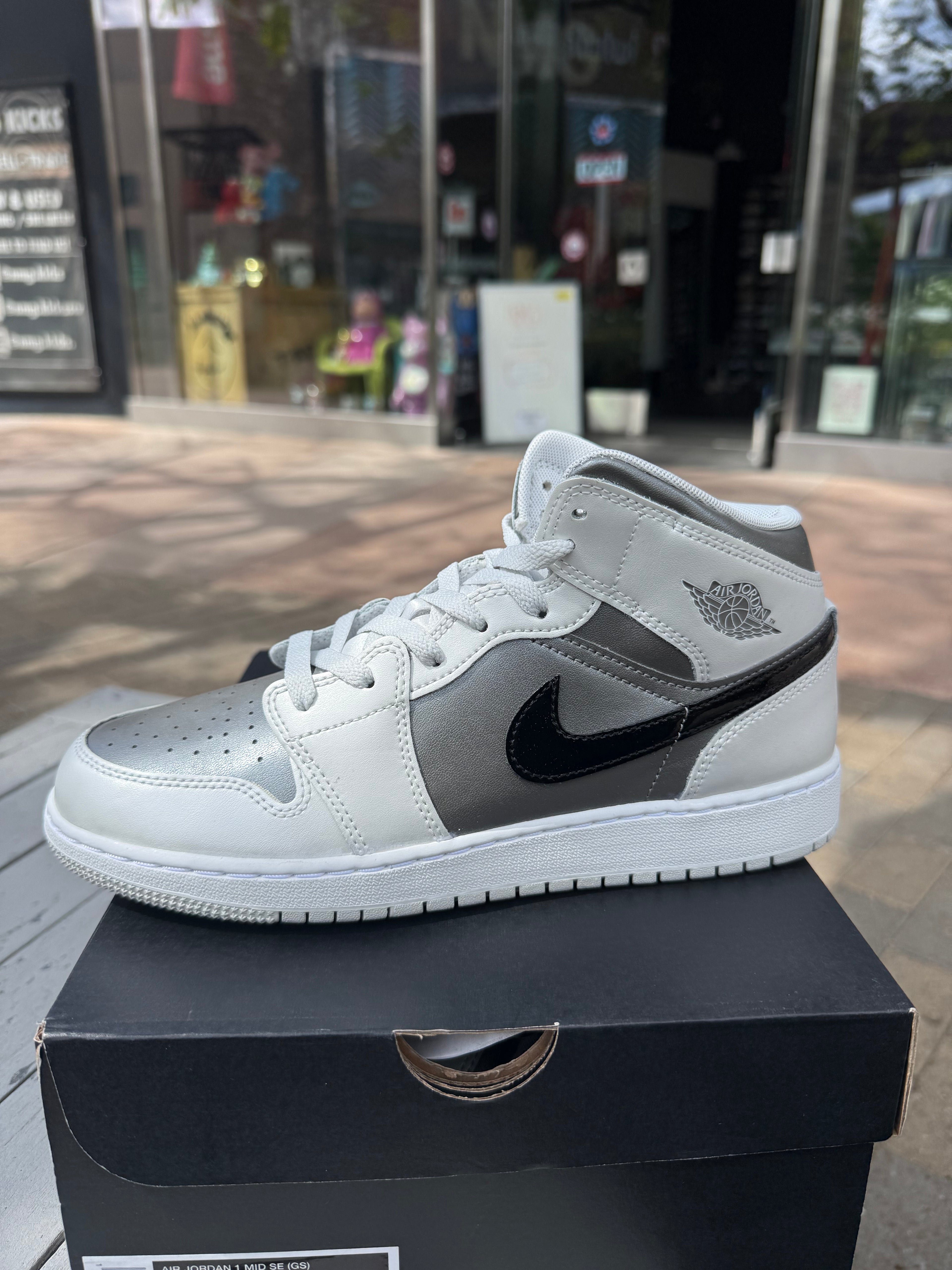 Jordan 1 low photon dust