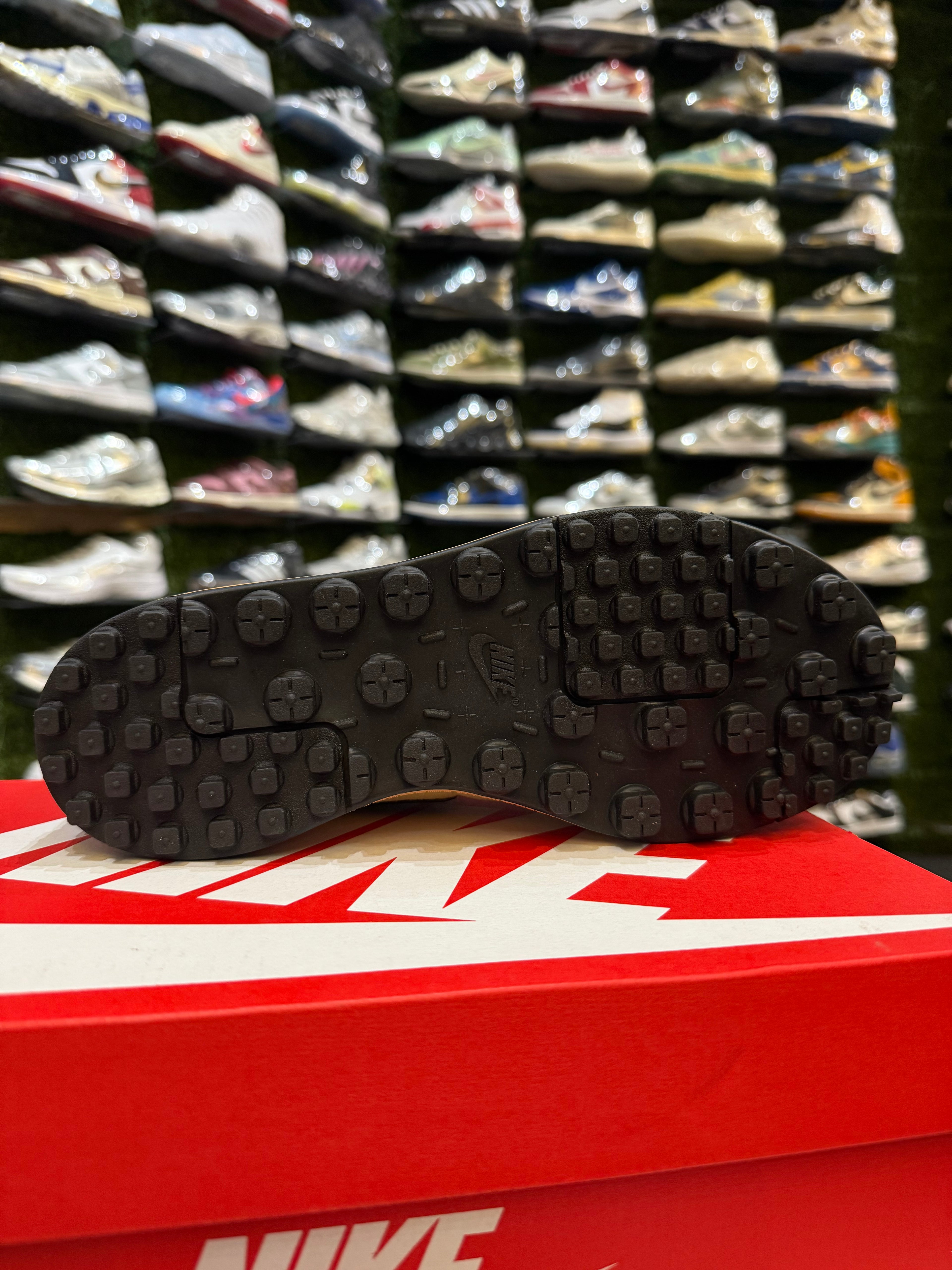 Nike brownstone