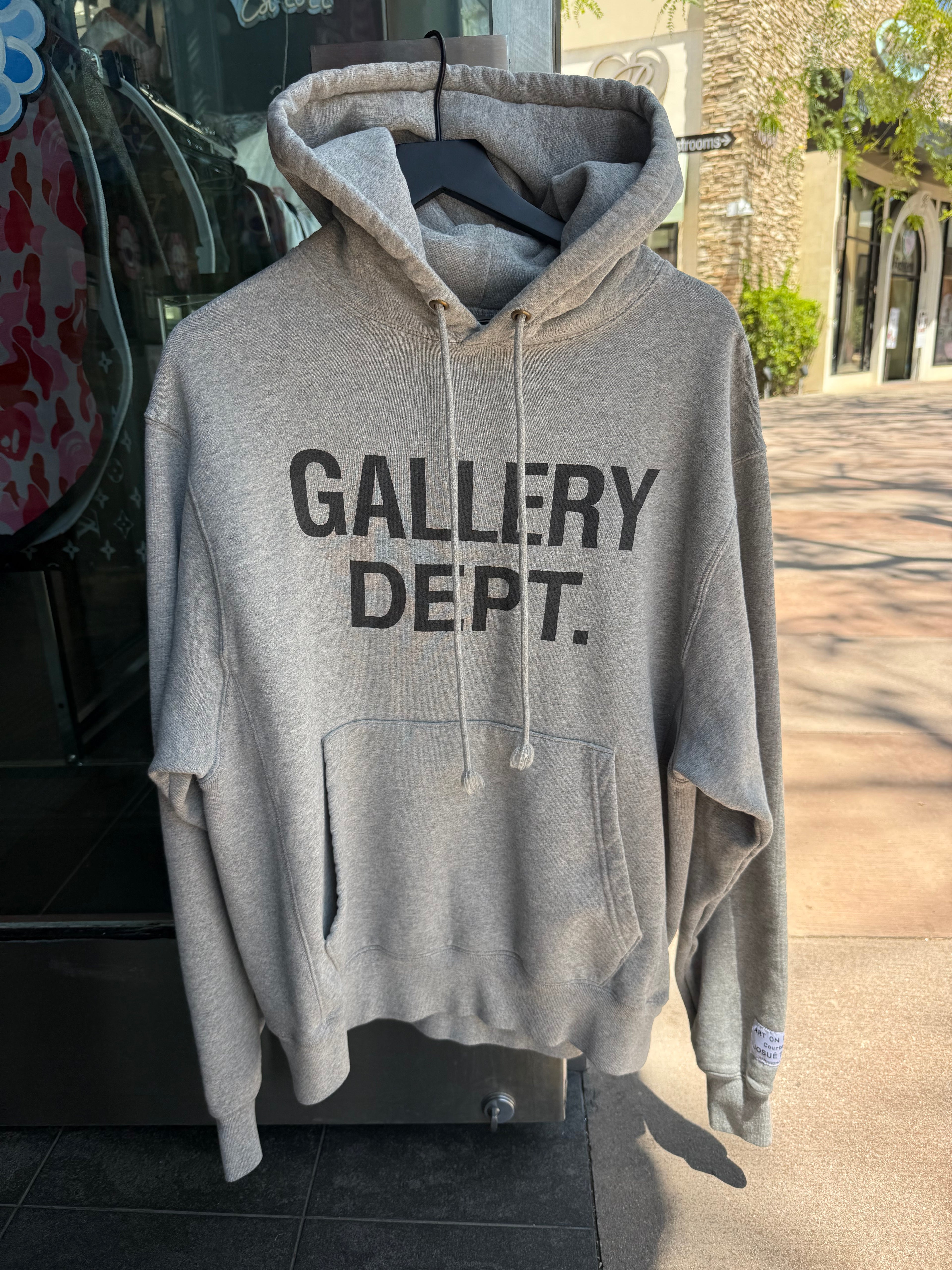Gallery dept pull over