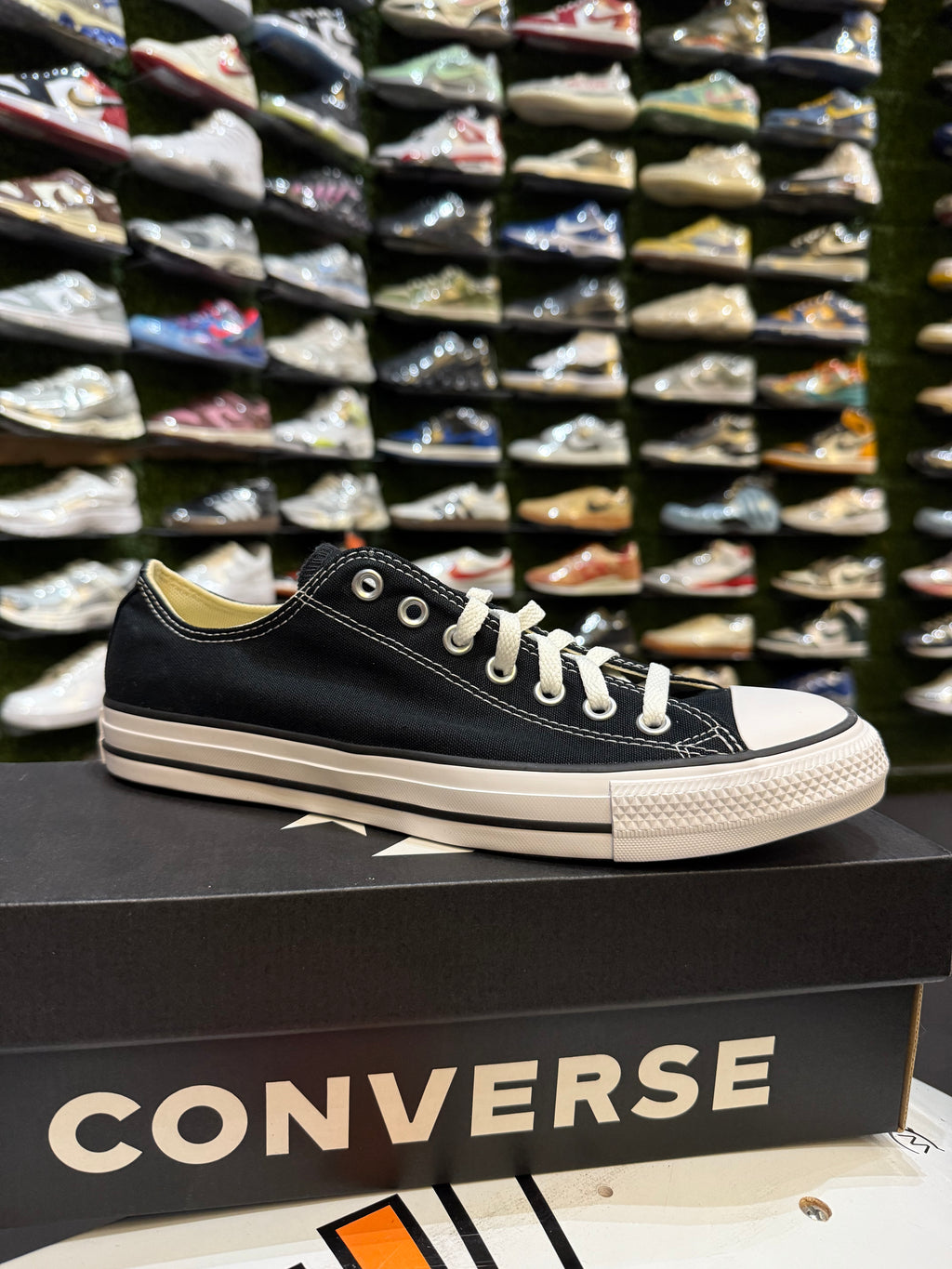 Converse low