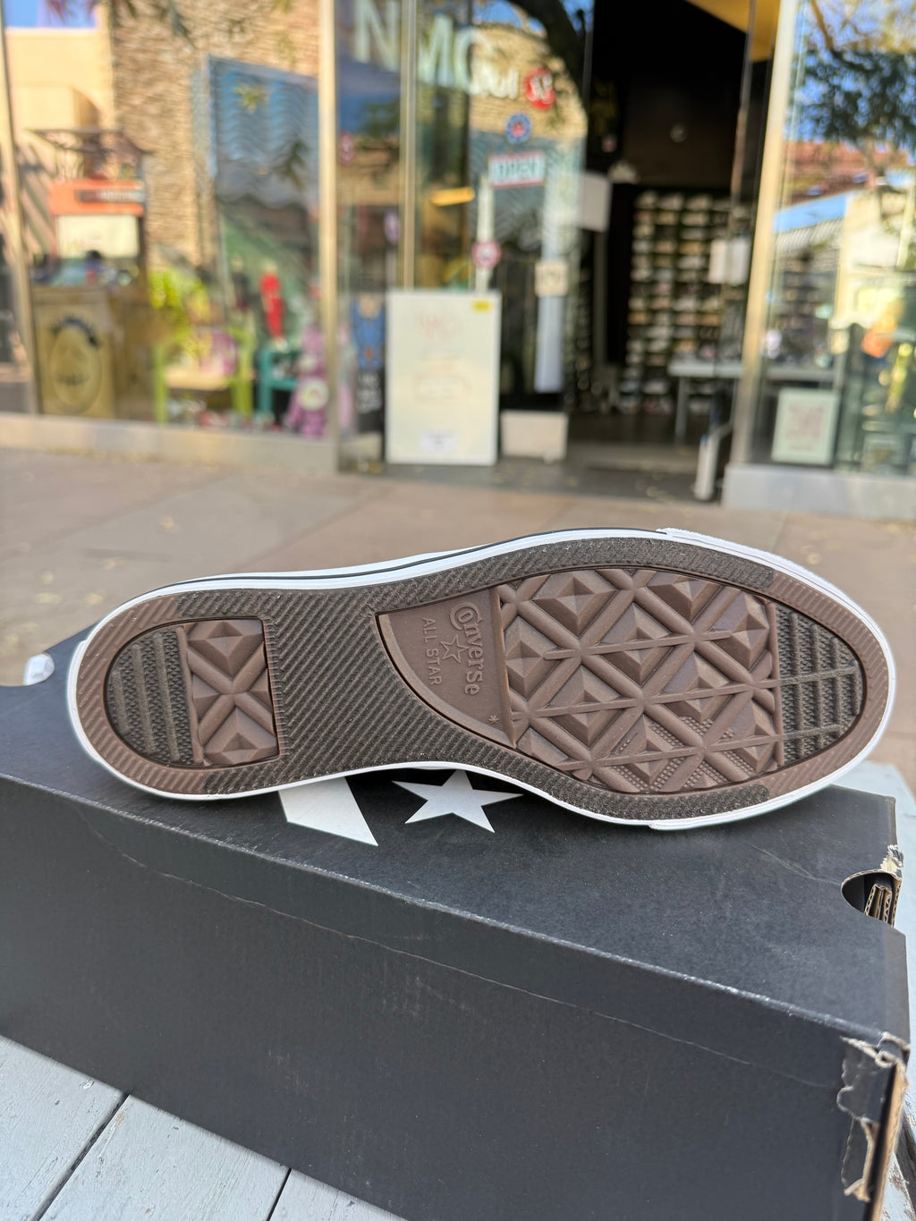 Converse low