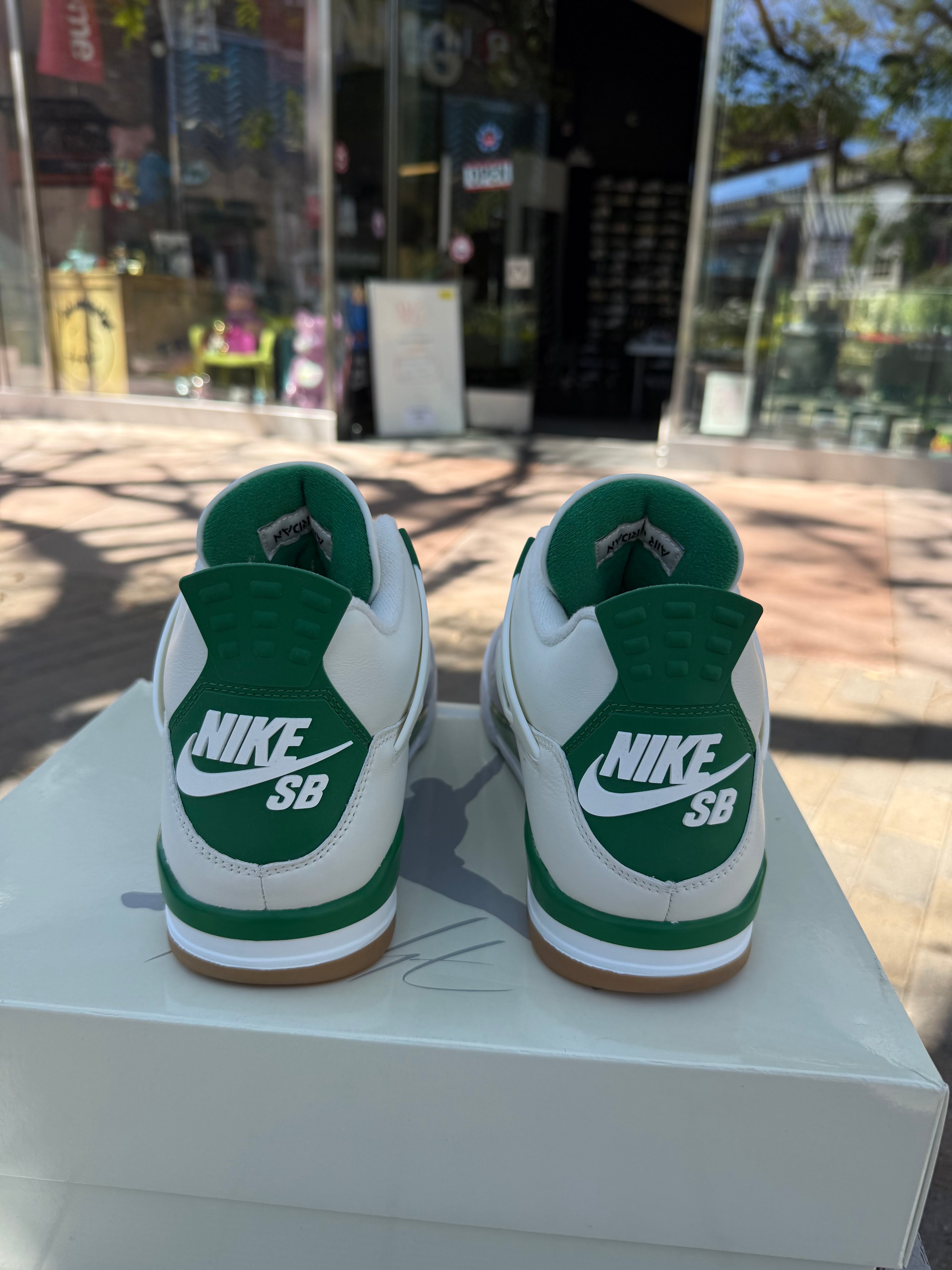 Jordan 4 sb