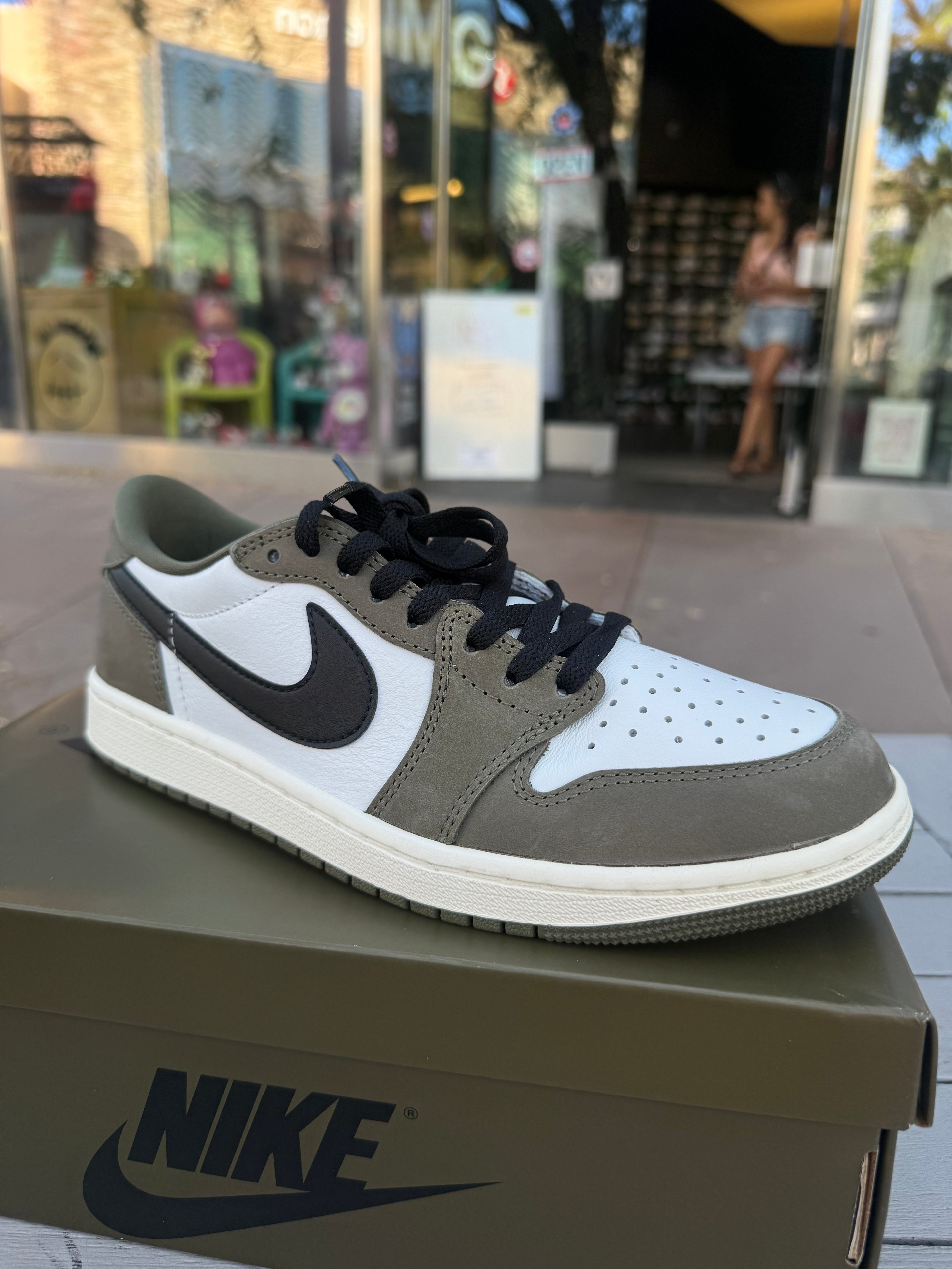 Jordan 1 low medium olive