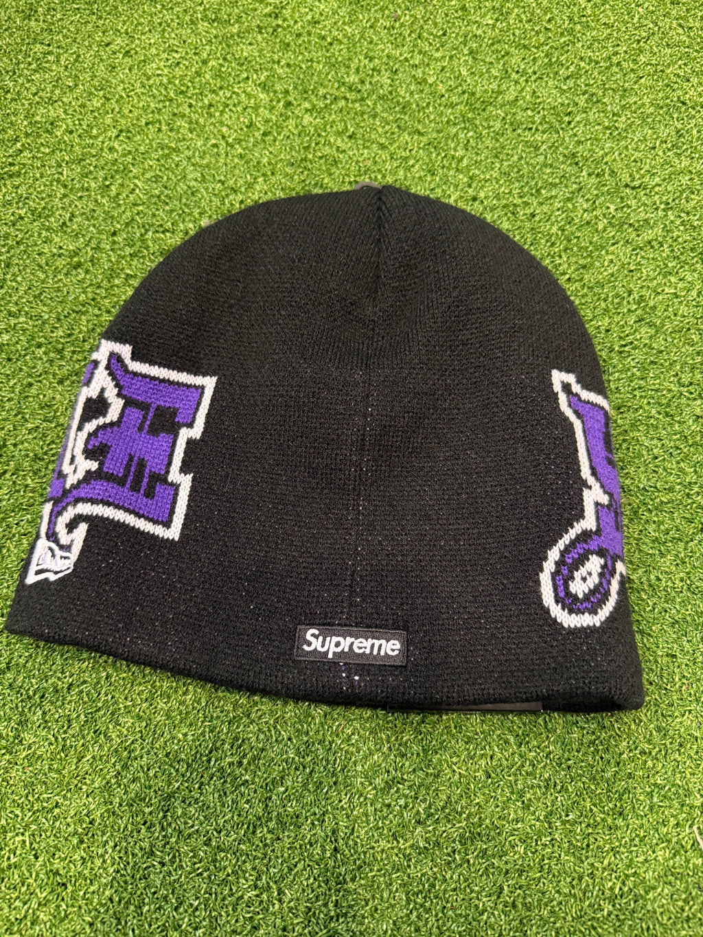 Supreme new era beanie