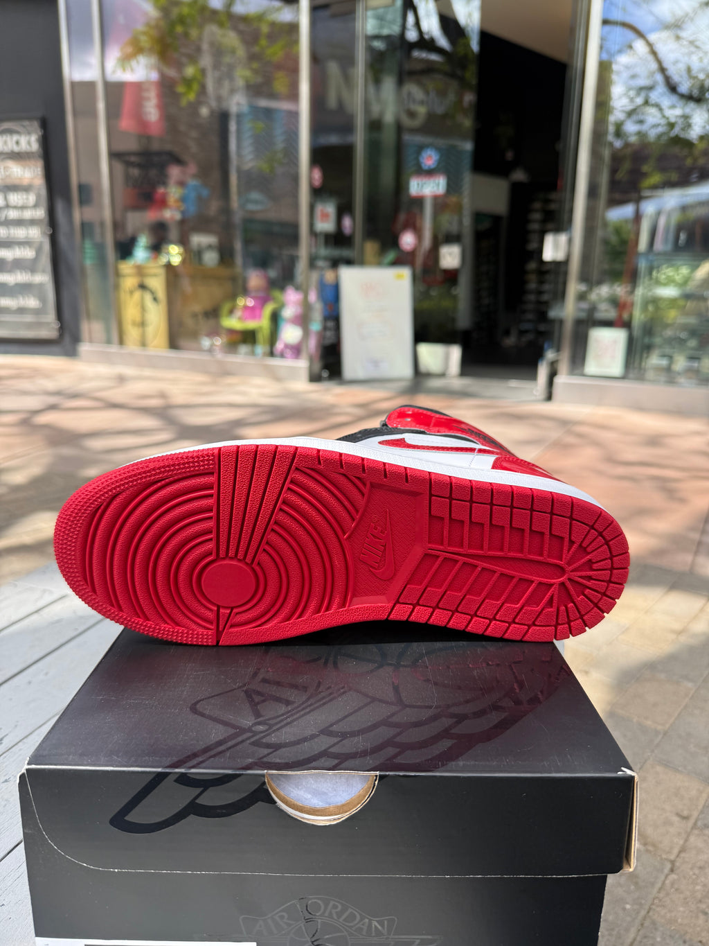 Jordan 1 mid patent