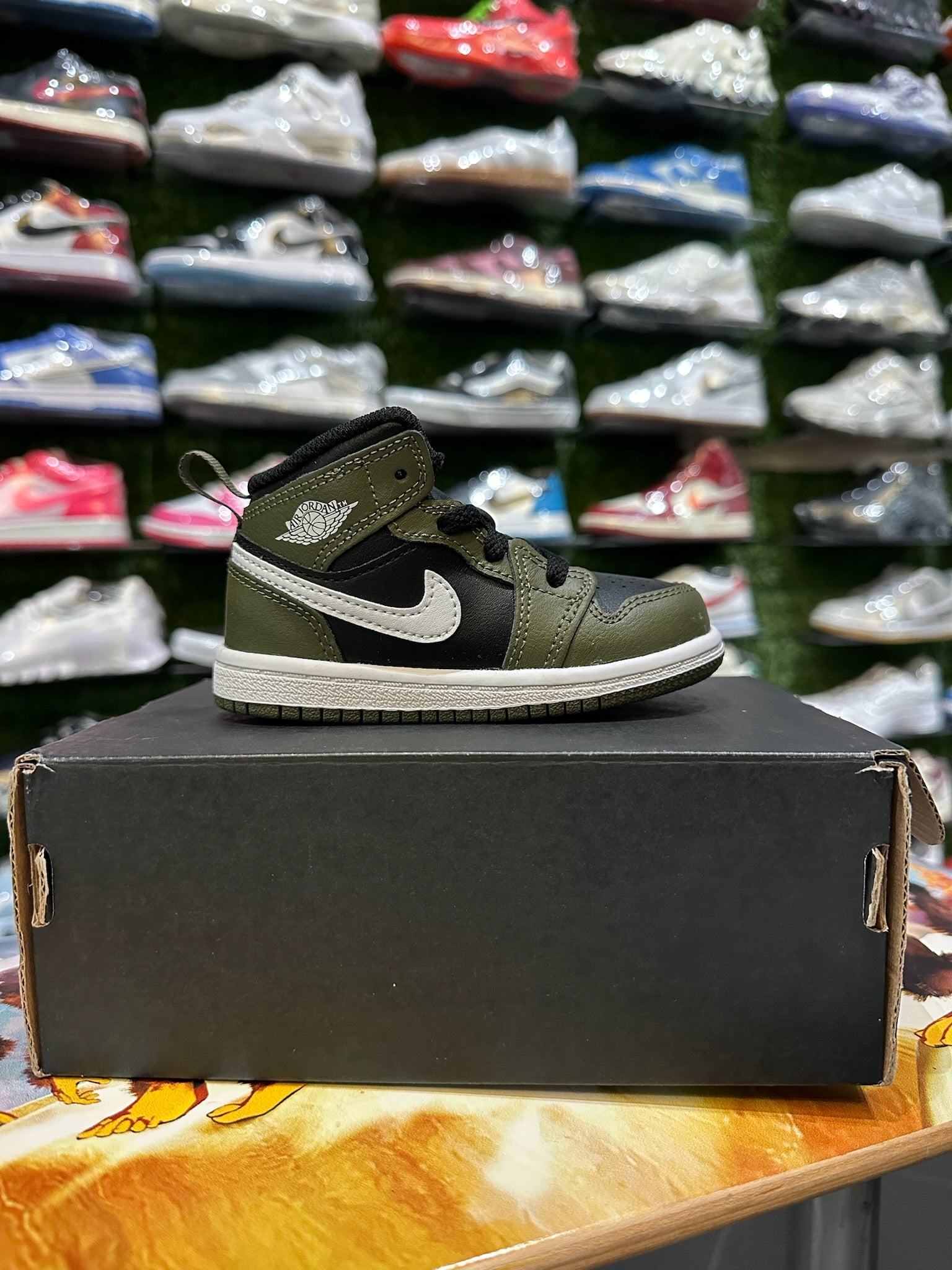 Jordan 1 mid olive