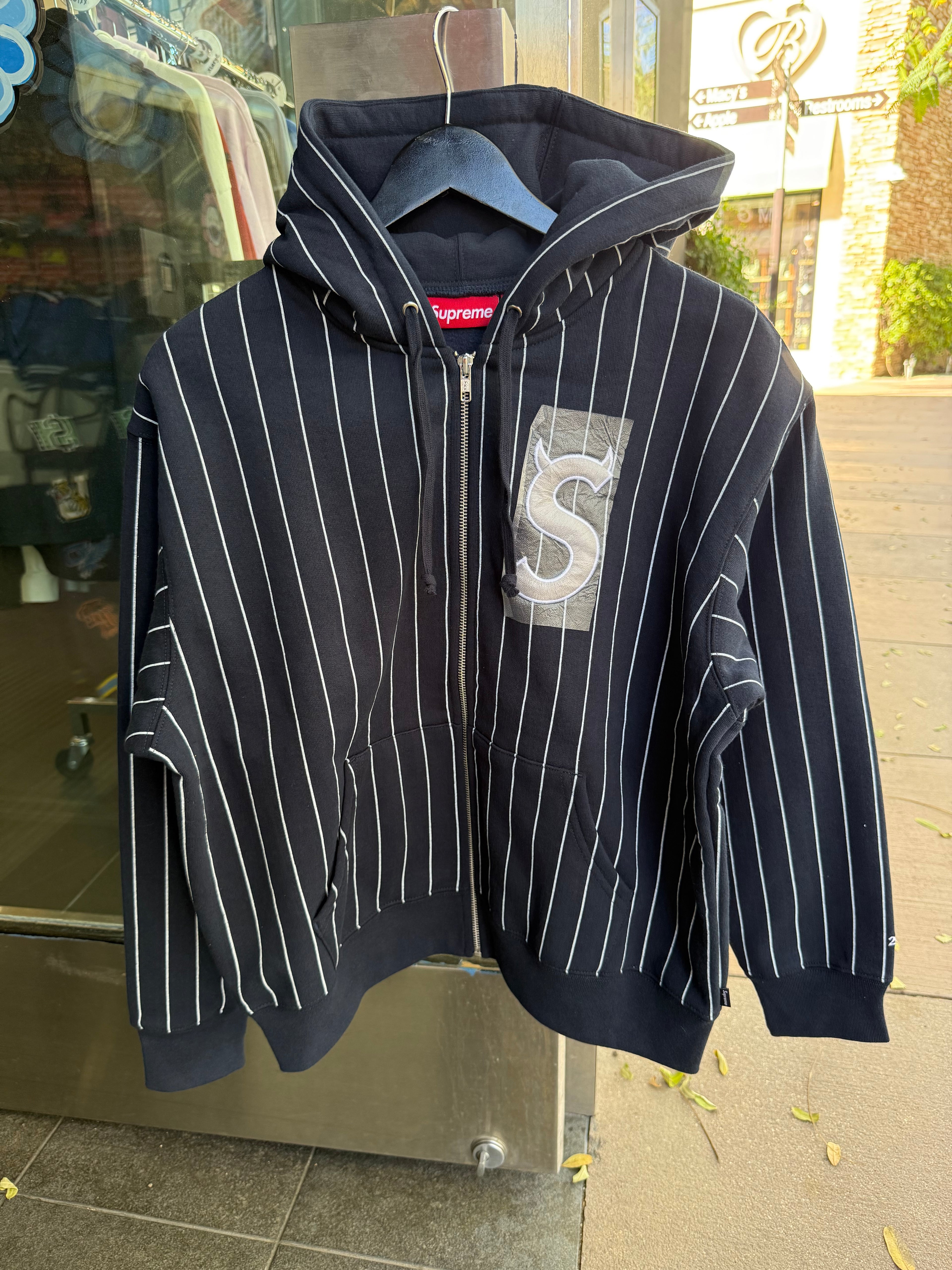 Supreme S logo zip up