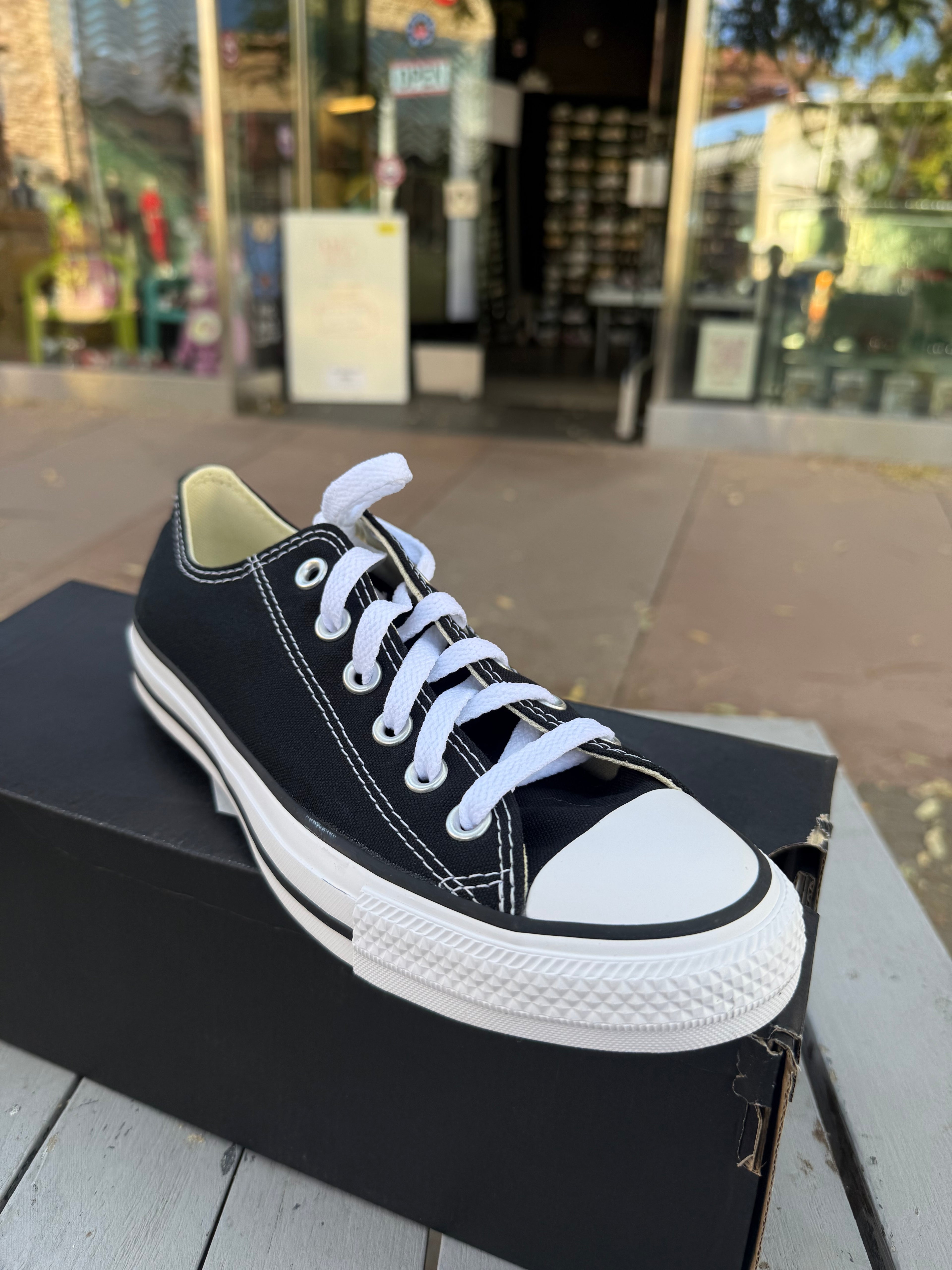 Converse low