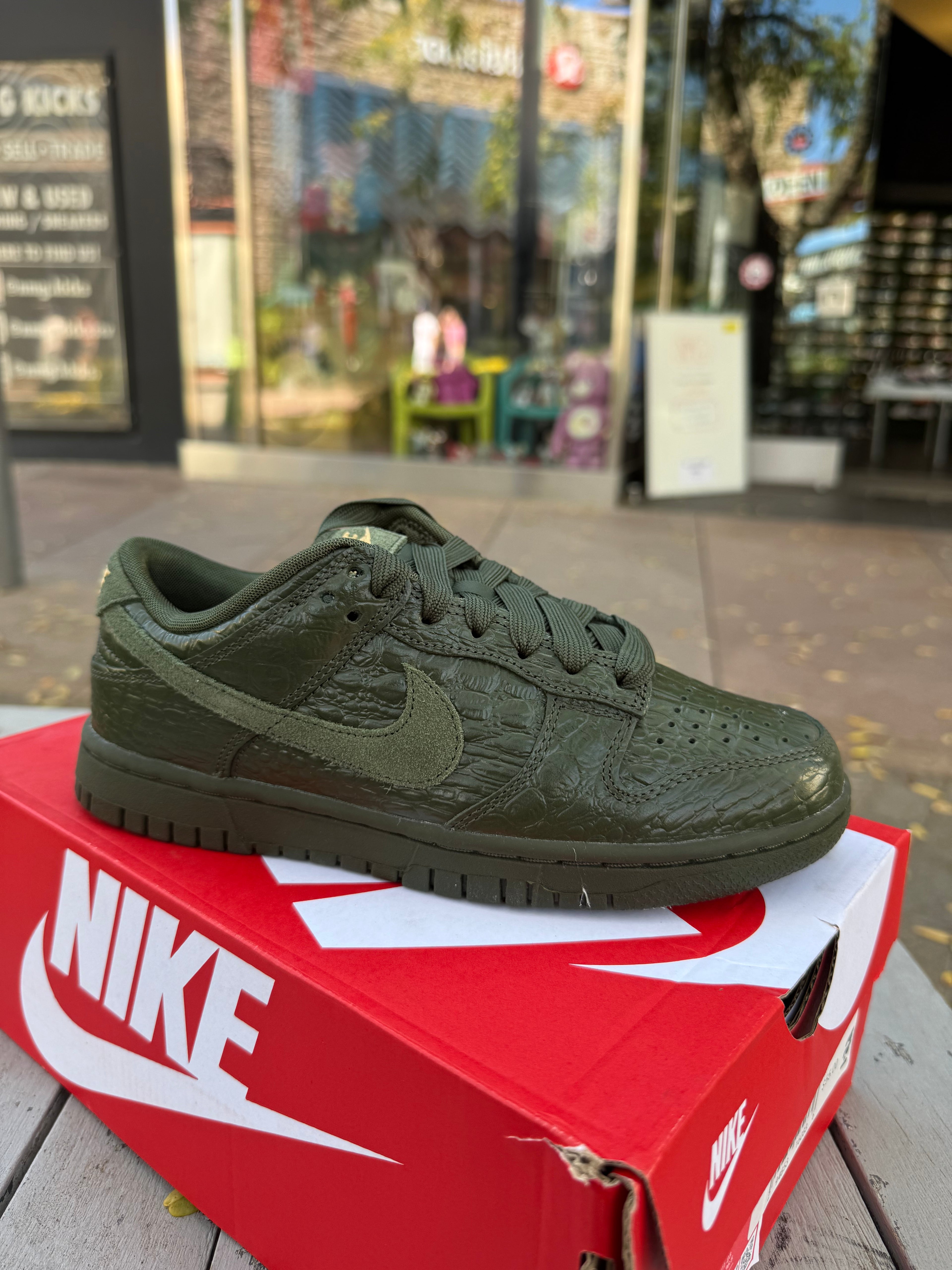 Dunk low crocodile