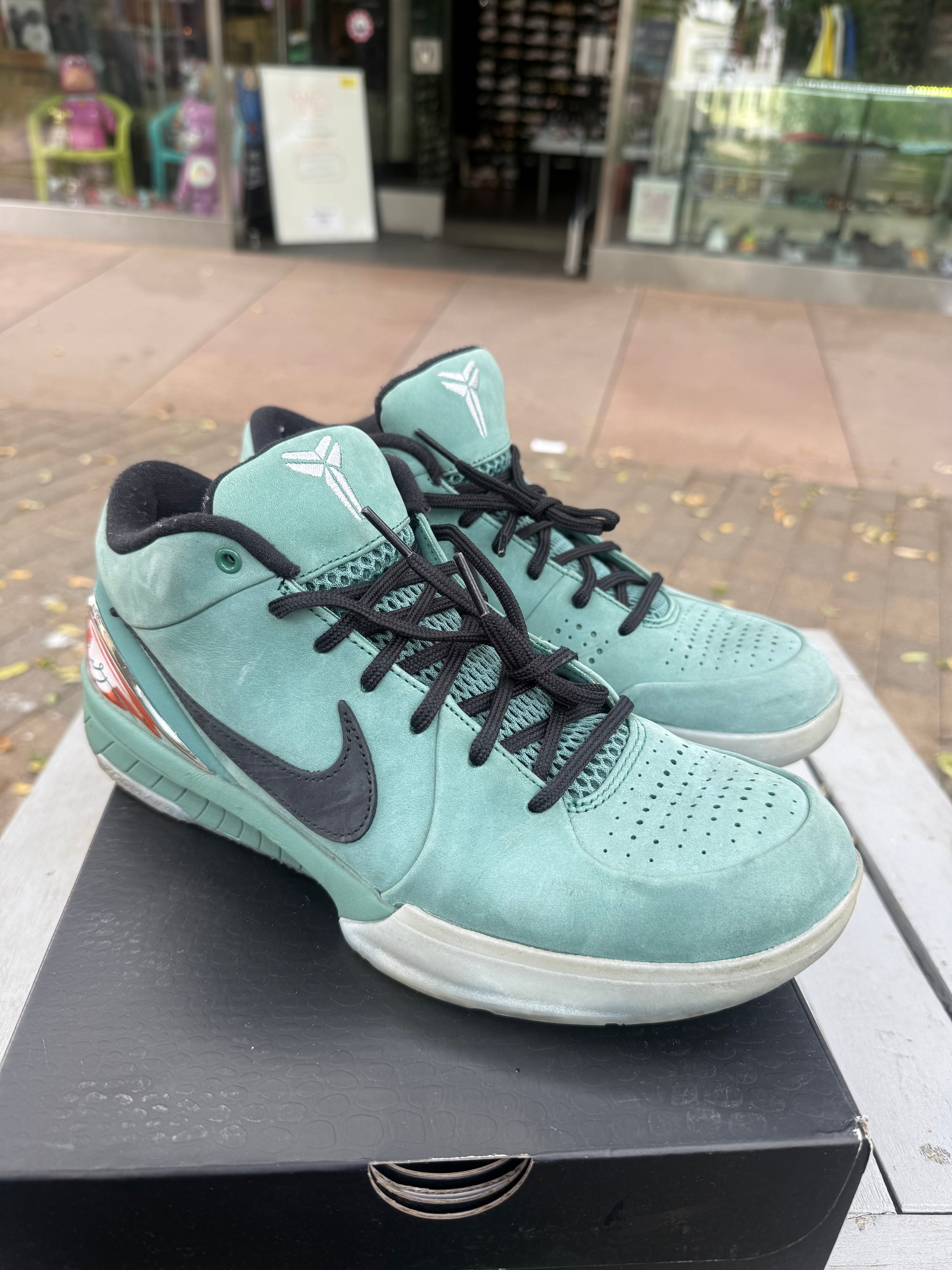 Kobe 4 proto girl dad