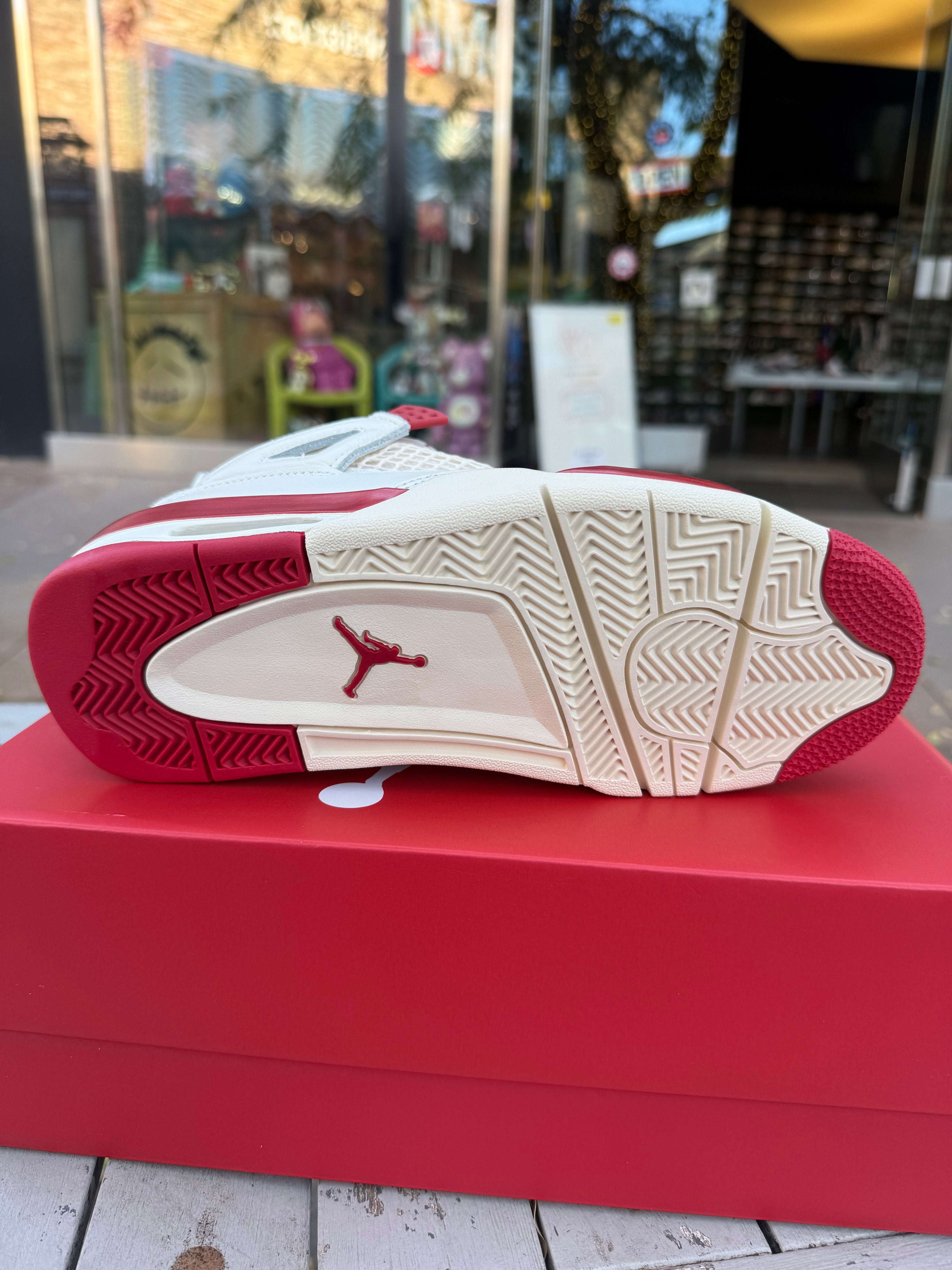 Jordan 4 Valentine’s Day