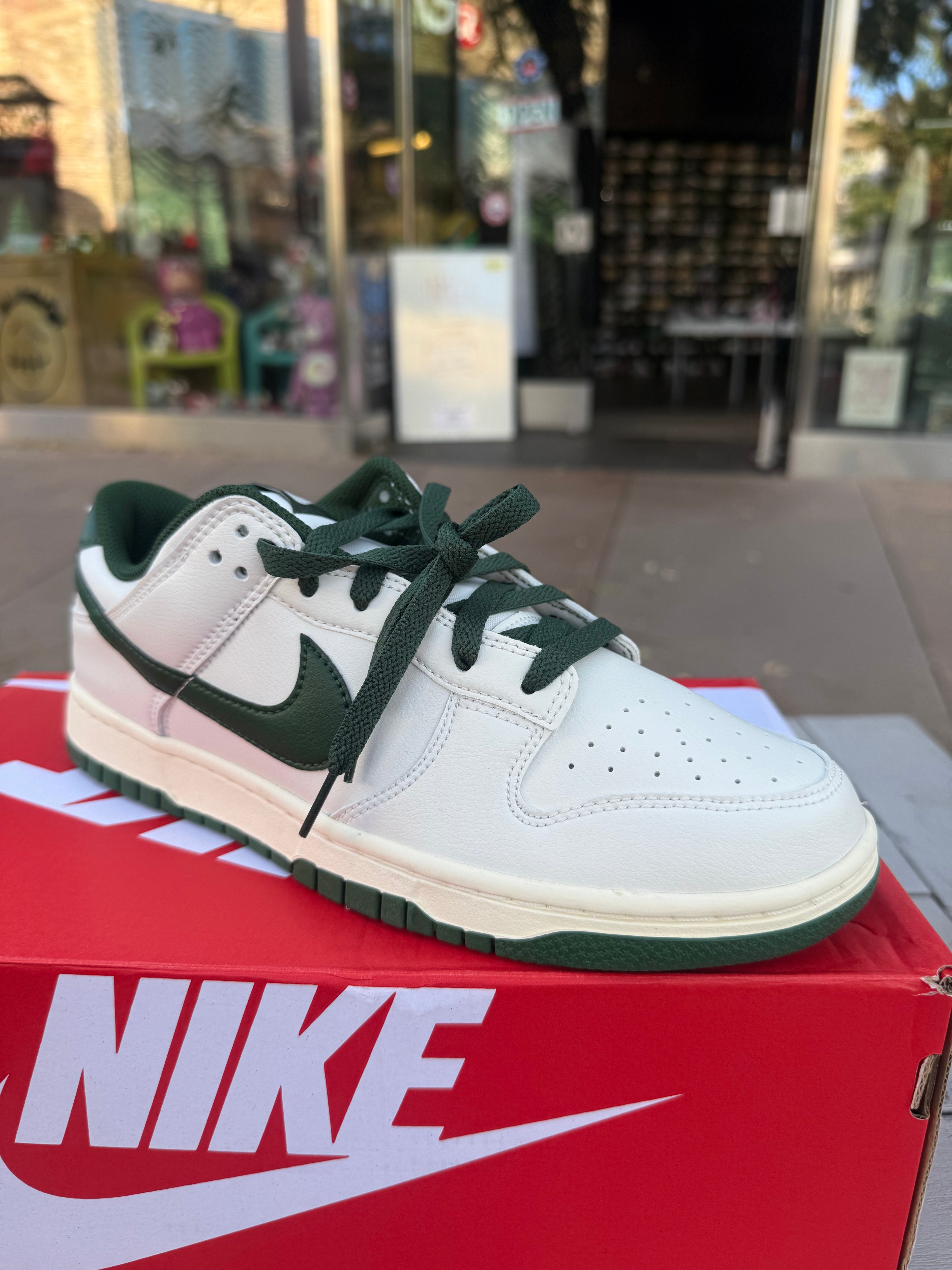 Dunk low sail fir