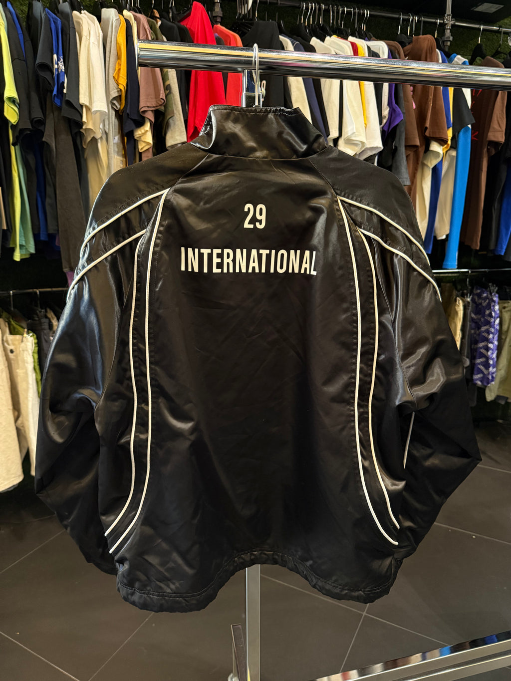 Supreme satin piping pull over in black