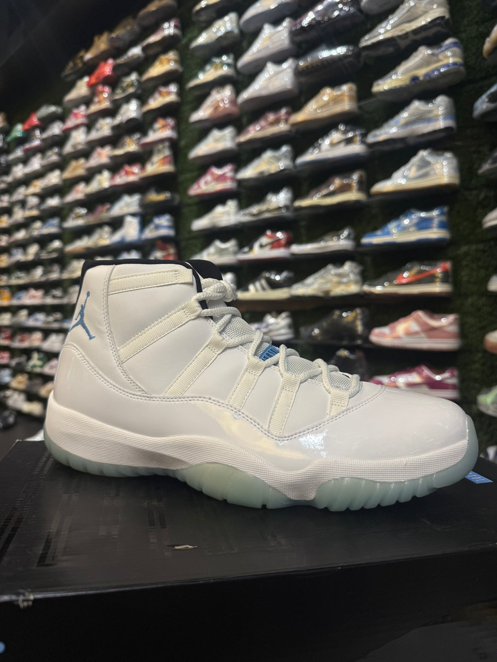 Jordan 11 legend blue