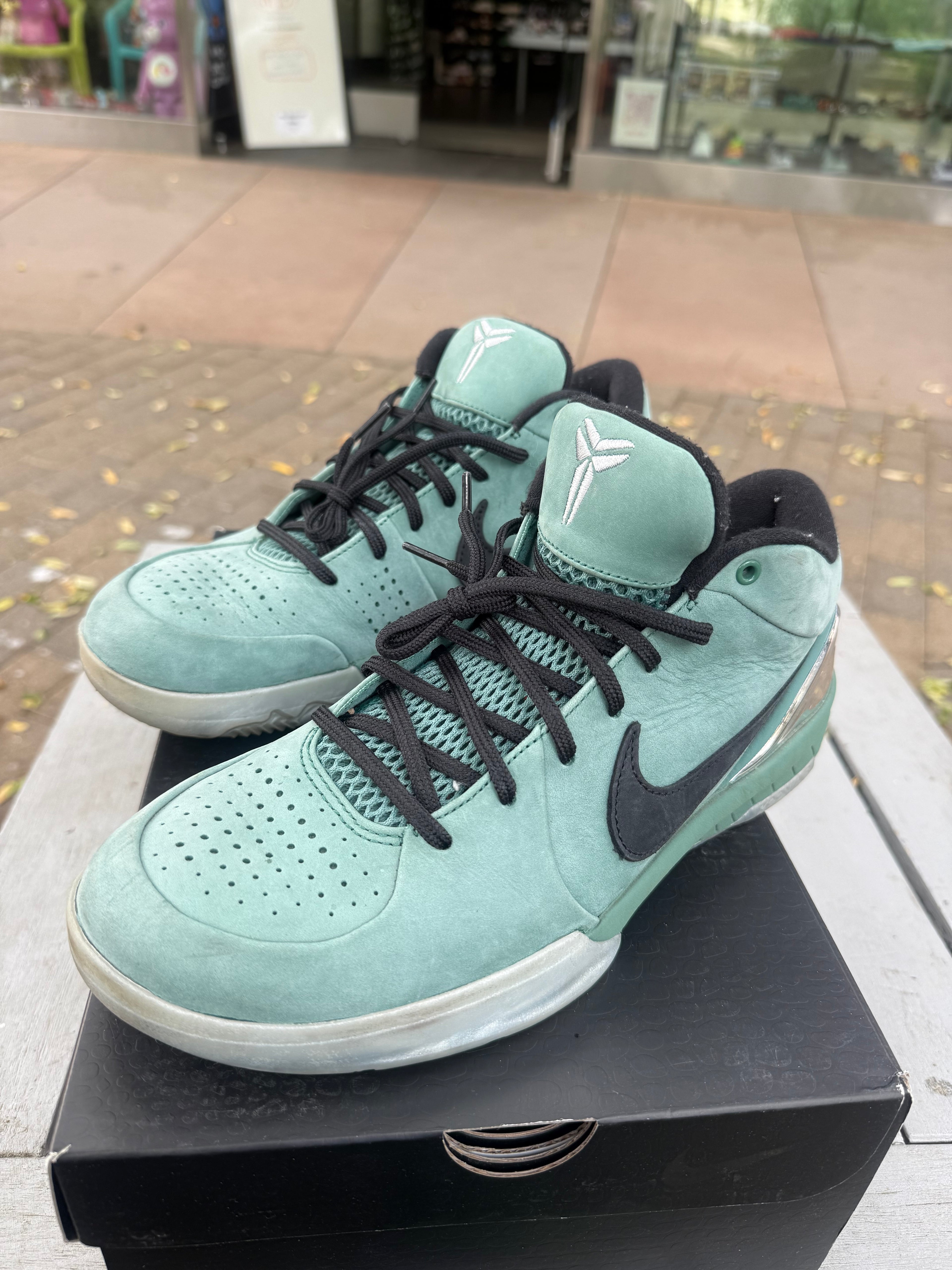 Kobe 4 proto girl dad