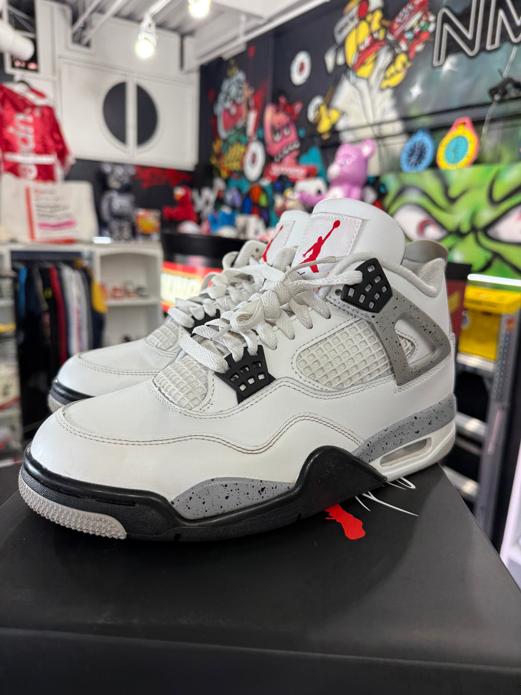 Jordan 4 White cement