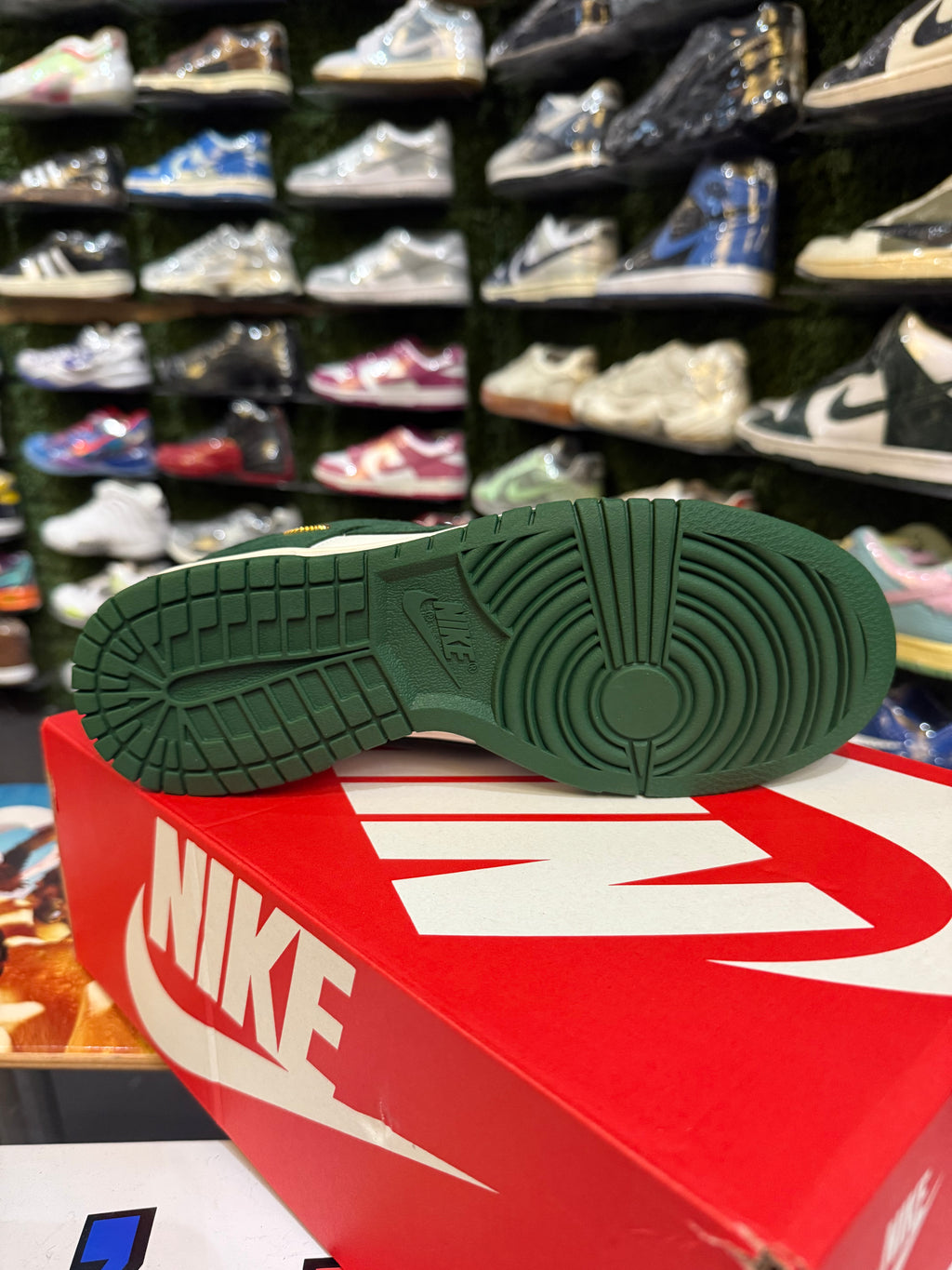 Nike dunk low green gold mini swoosh