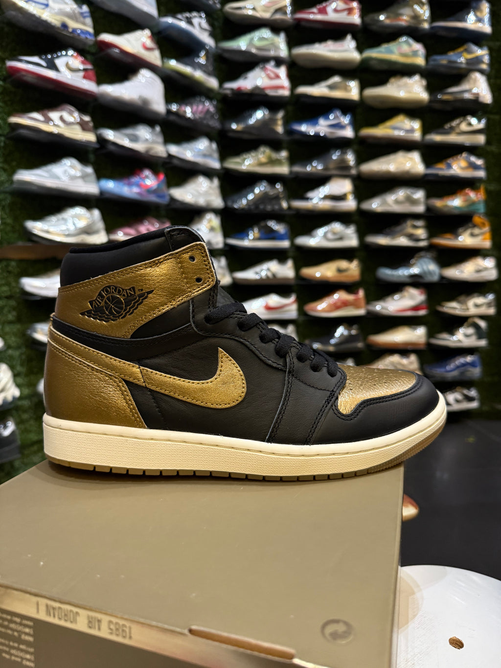 Jordan 1 metallic gold
