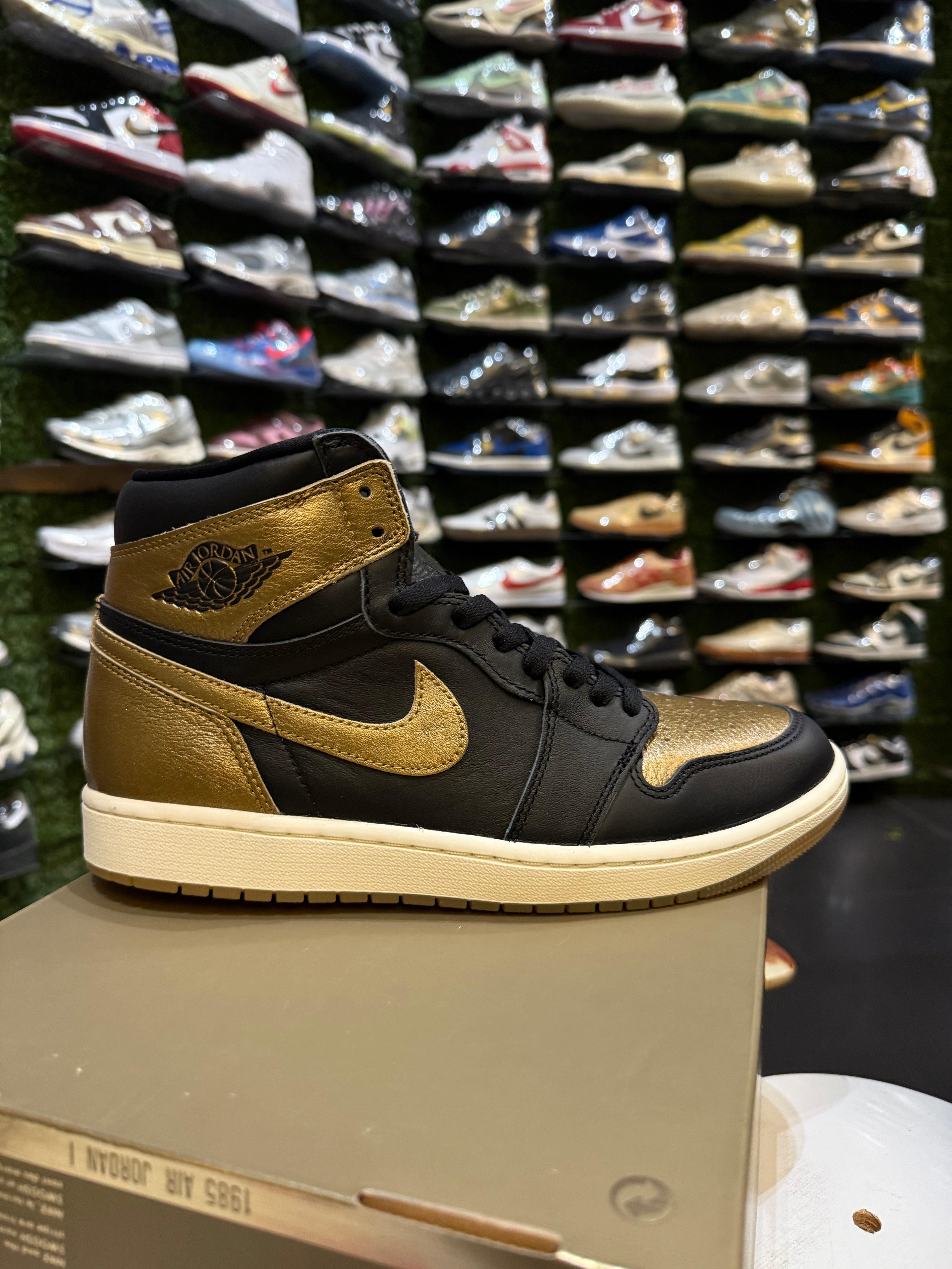 Jordan 1 metallic gold
