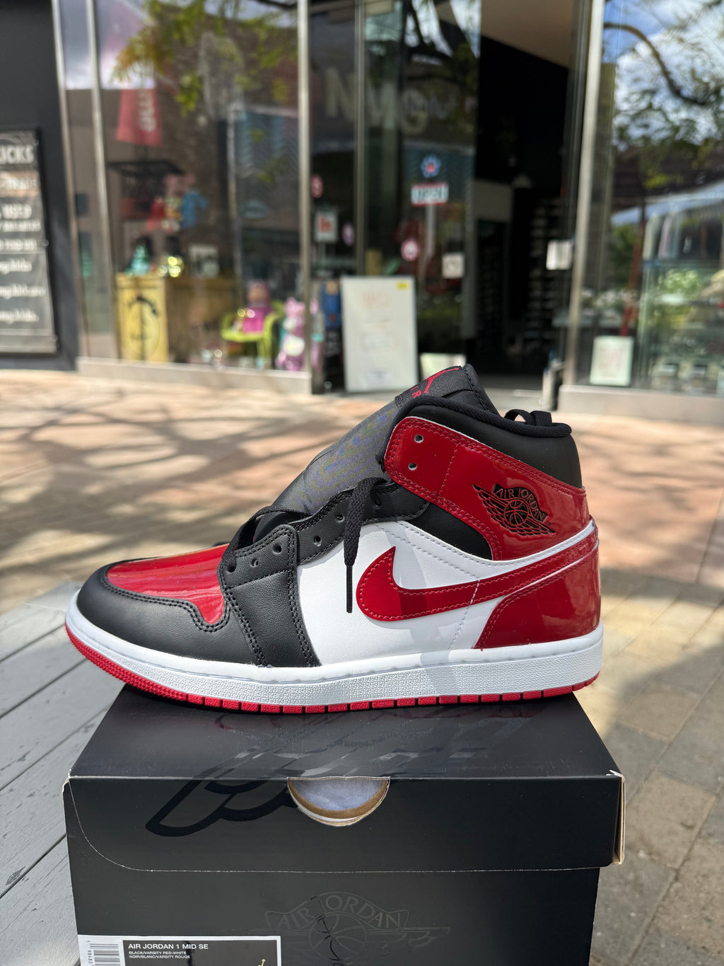 Jordan 1 mid patent