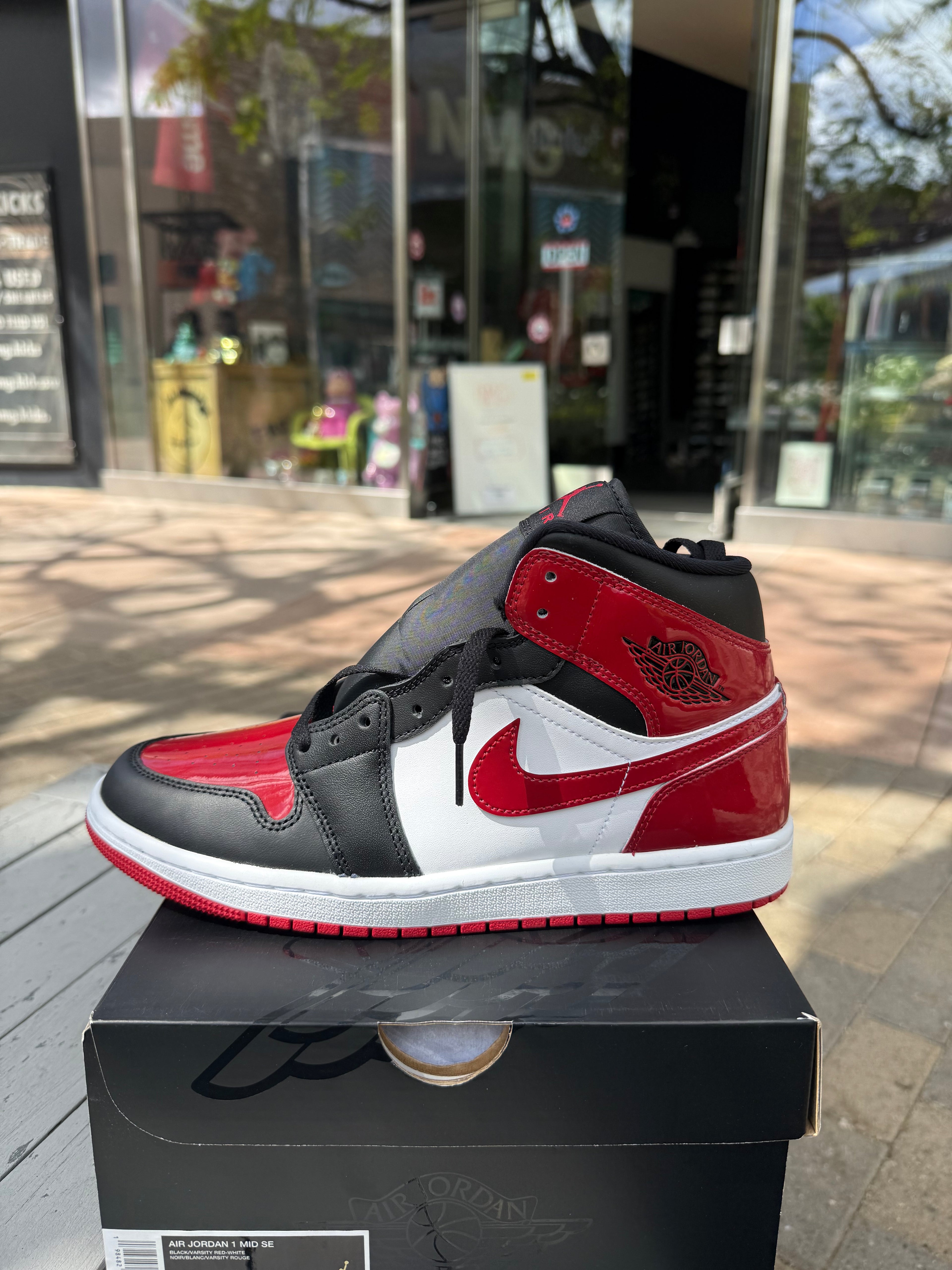 Jordan 1 mid patent