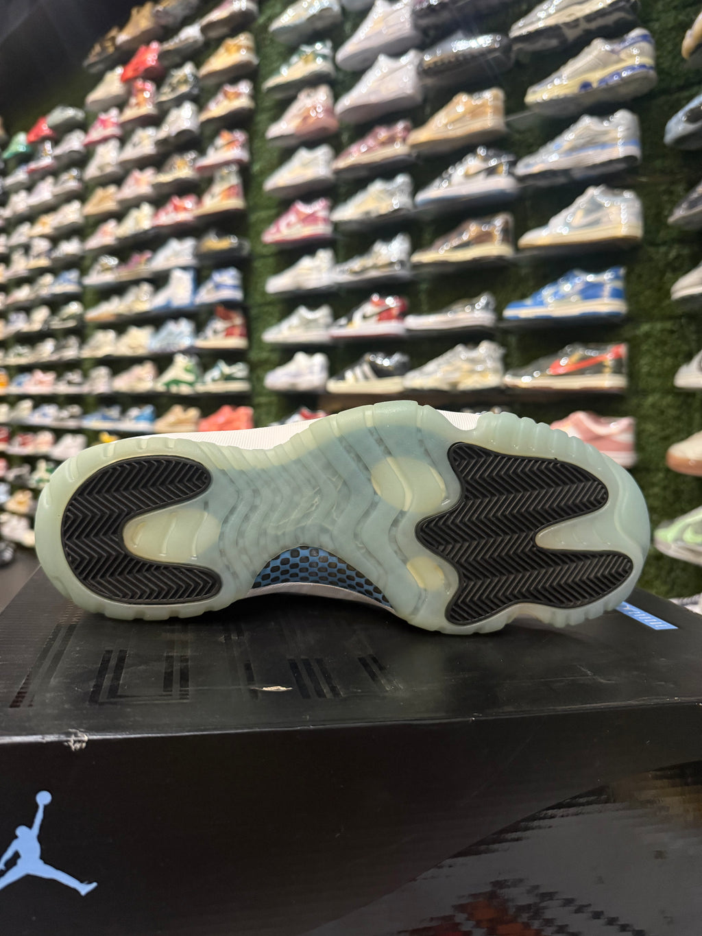 Jordan 11 legend blue